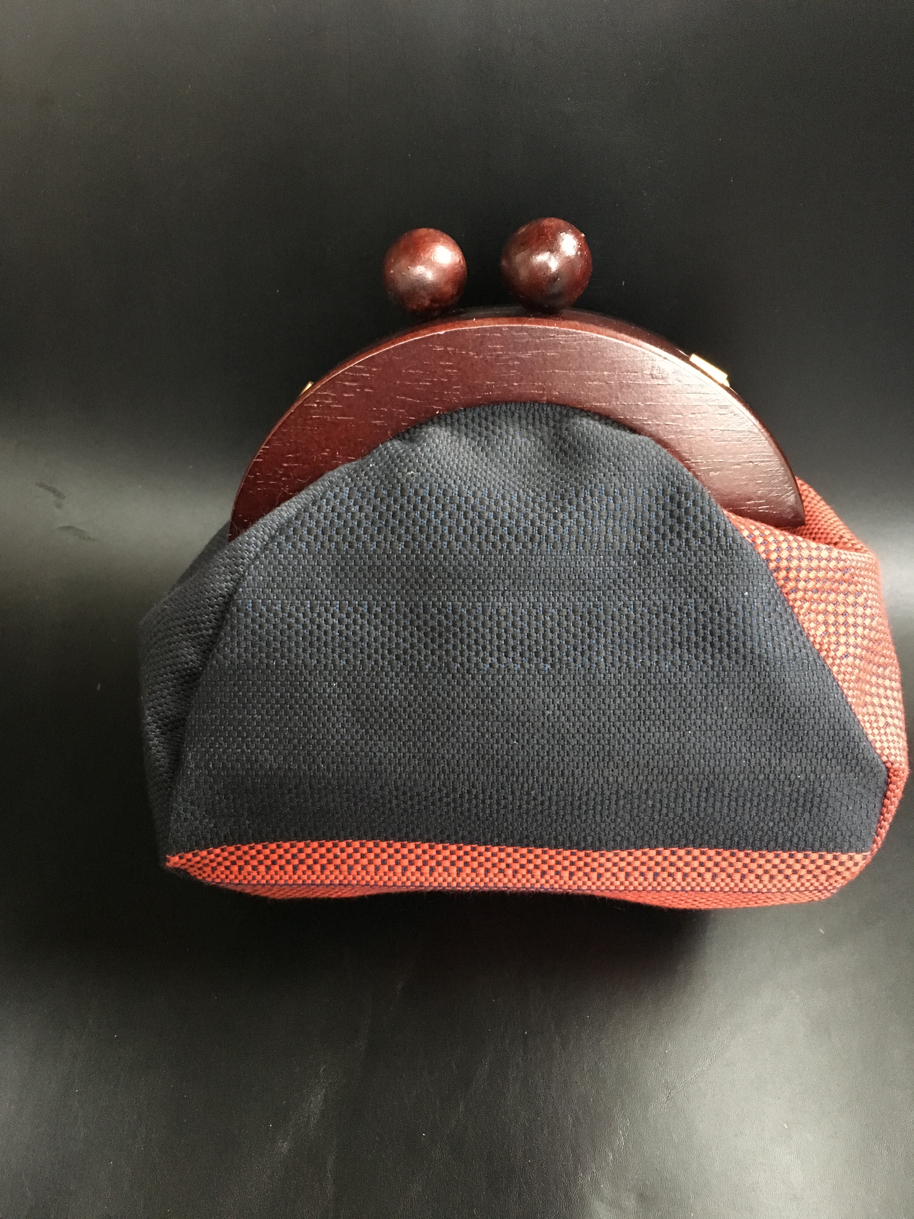 お値下げ6300円 3500円 着物リメイク 帯バッグ 紺色と朱色のがま口バッグ Iichi ハンドメイド クラフト作品 手仕事品の通販