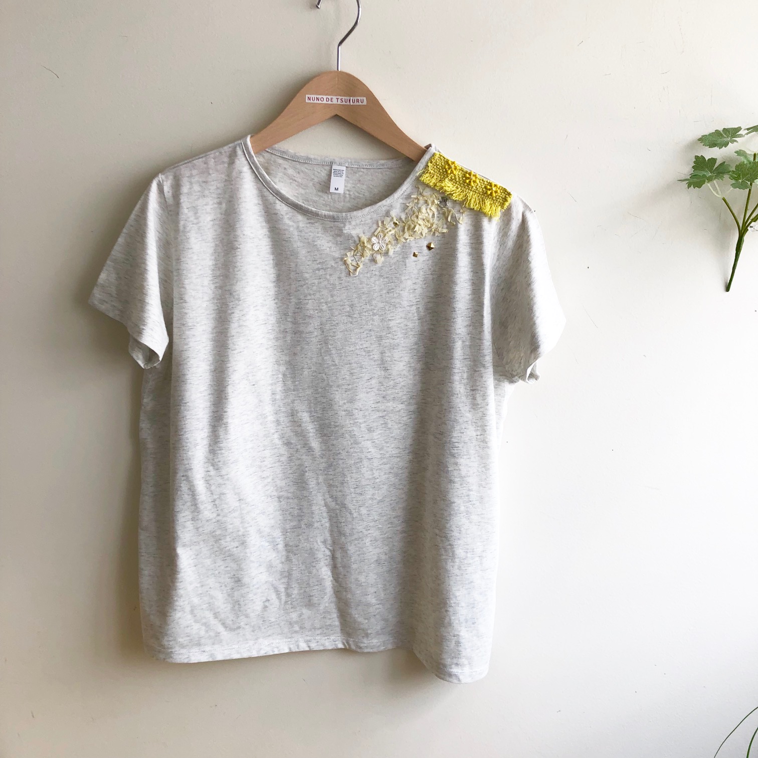 杢グレーｔシャツ 爽やかイエローのデコレーション Iichi ハンドメイド クラフト作品 手仕事品の通販