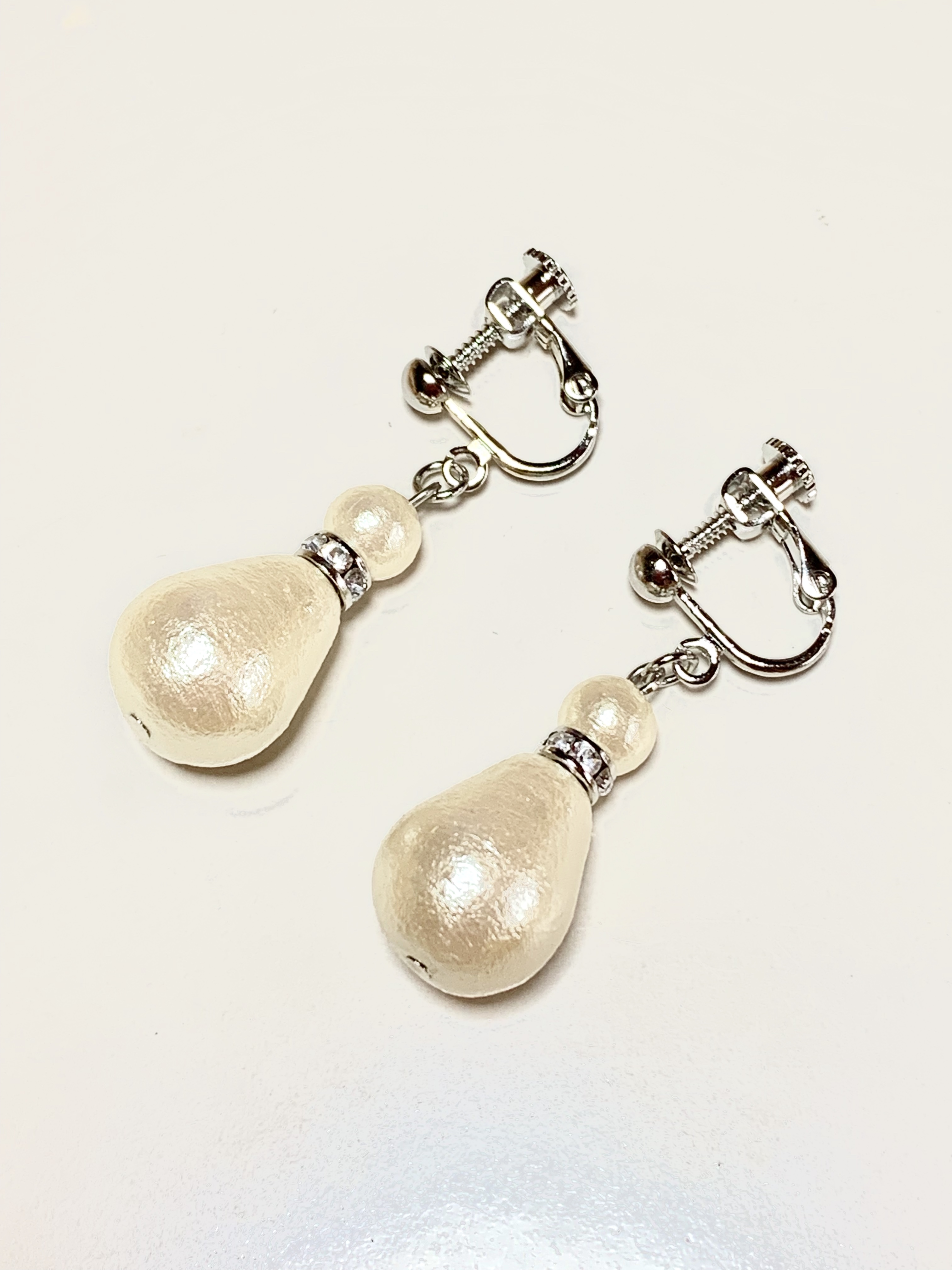 2種のコットンパールとロンデルのイヤリング Iichi ハンドメイド クラフト作品 手仕事品の通販