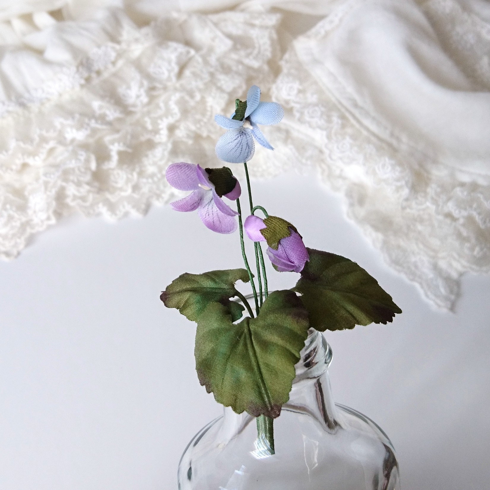 スミレの布花ブローチ 【3輪】コサージュ | iichi ハンドメイド