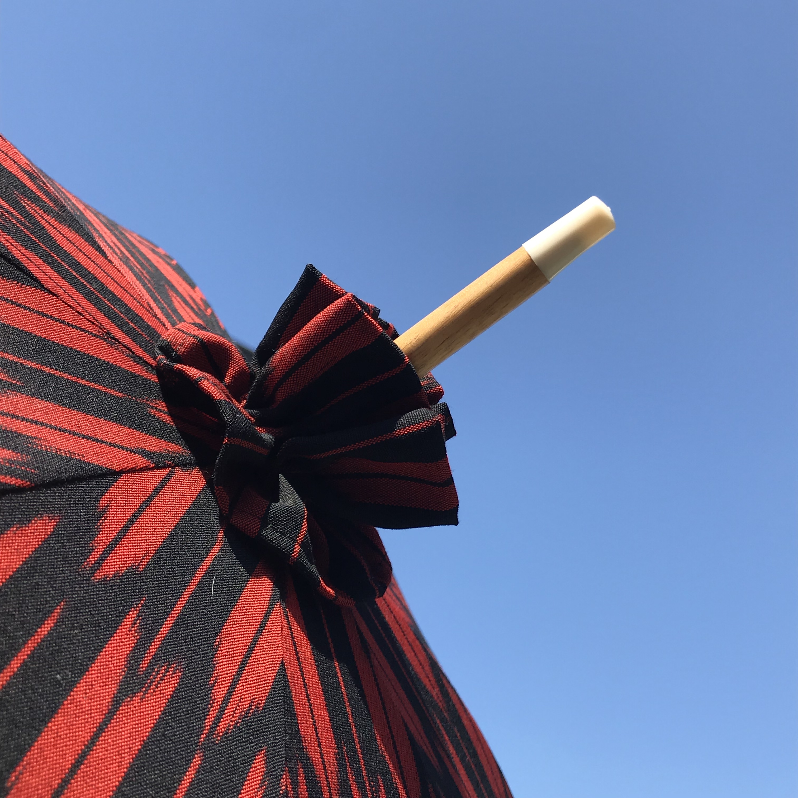 日傘 De 着物 赤黒矢絣 Iichi ハンドメイド クラフト作品 手仕事品の通販 日傘 De 着物 赤黒矢絣 Iichi ハンドメイド クラフト作品 手仕事品の通販