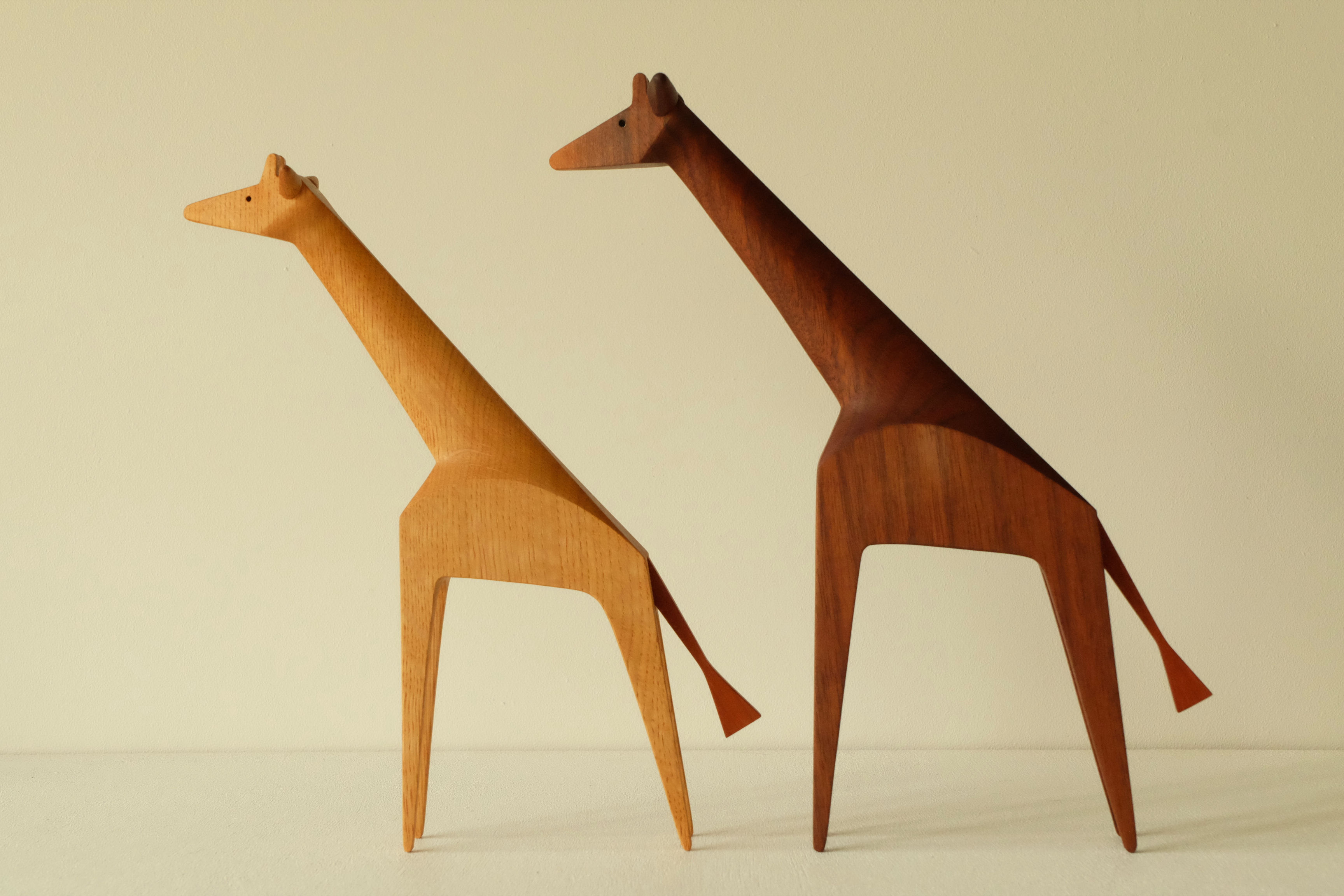 キリンさんのカップル ウォールナットジラフ オークジラフ Iichi ハンドメイド クラフト作品 手仕事品の通販