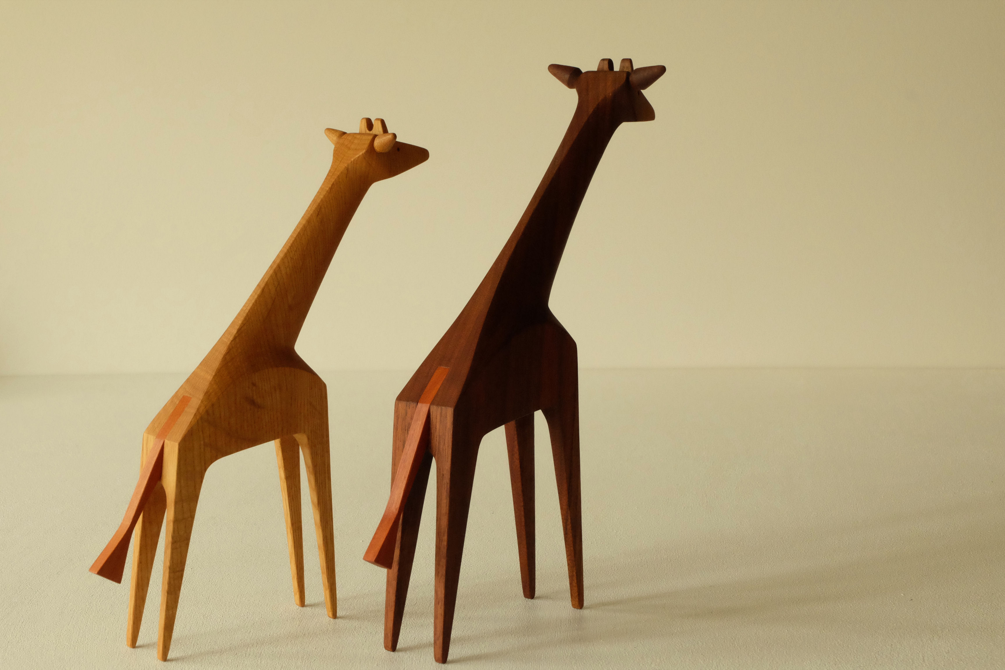 キリンさんのカップル ウォールナットジラフ オークジラフ Iichi ハンドメイド クラフト作品 手仕事品の通販
