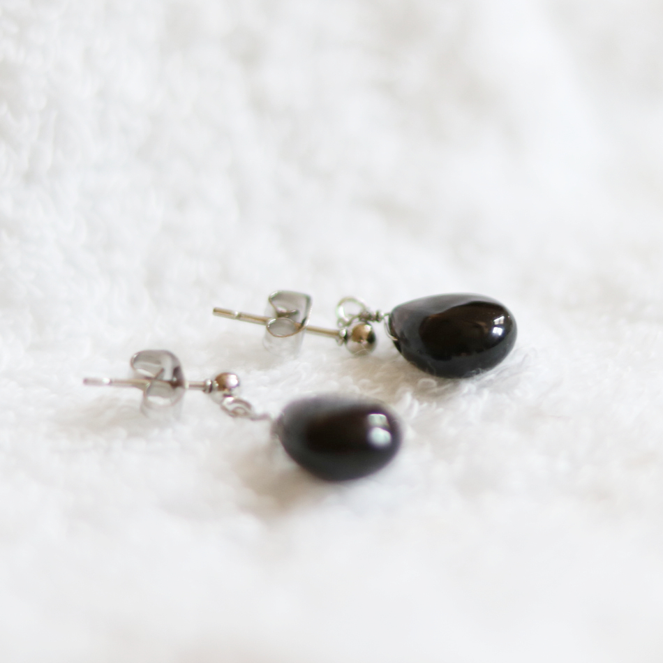 カンゴーム 黒水晶 モリオン のスタッドピアス 12 9mm サージカルステンレス Iichi ハンドメイド クラフト作品 手仕事品の通販