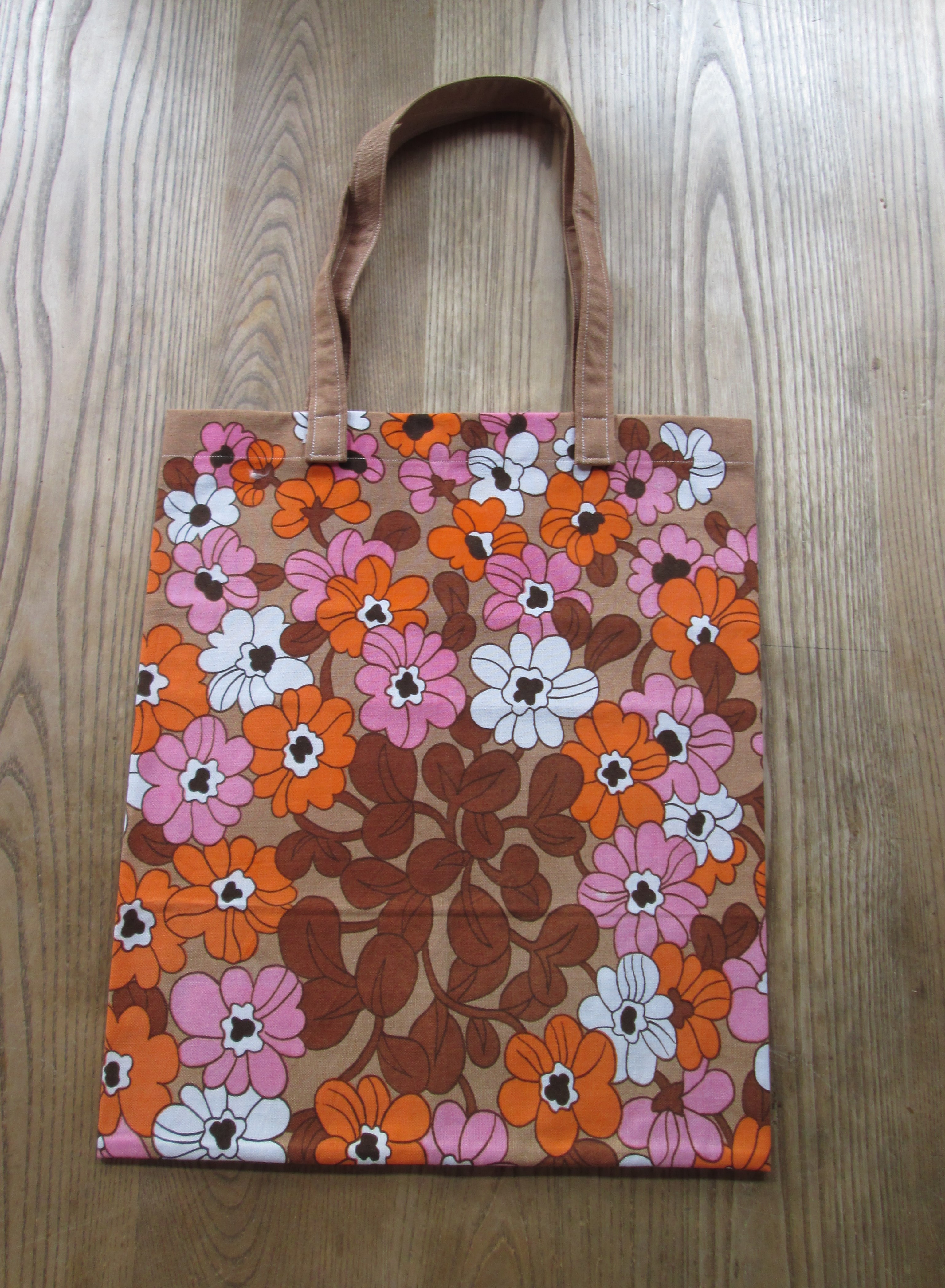 ピンクとオレンジの花のエコバッグ Iichi ハンドメイド クラフト作品 手仕事品の通販