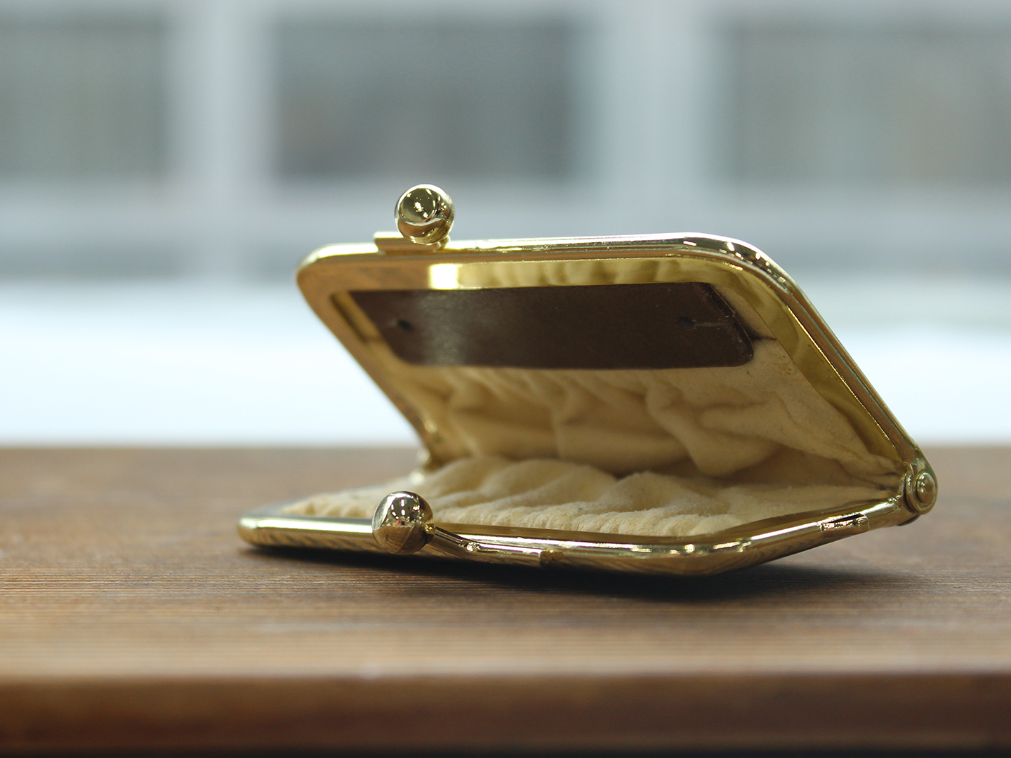 がま口のアクセサリーケース M ブラウン 金 Iichi ハンドメイド クラフト作品 手仕事品の通販