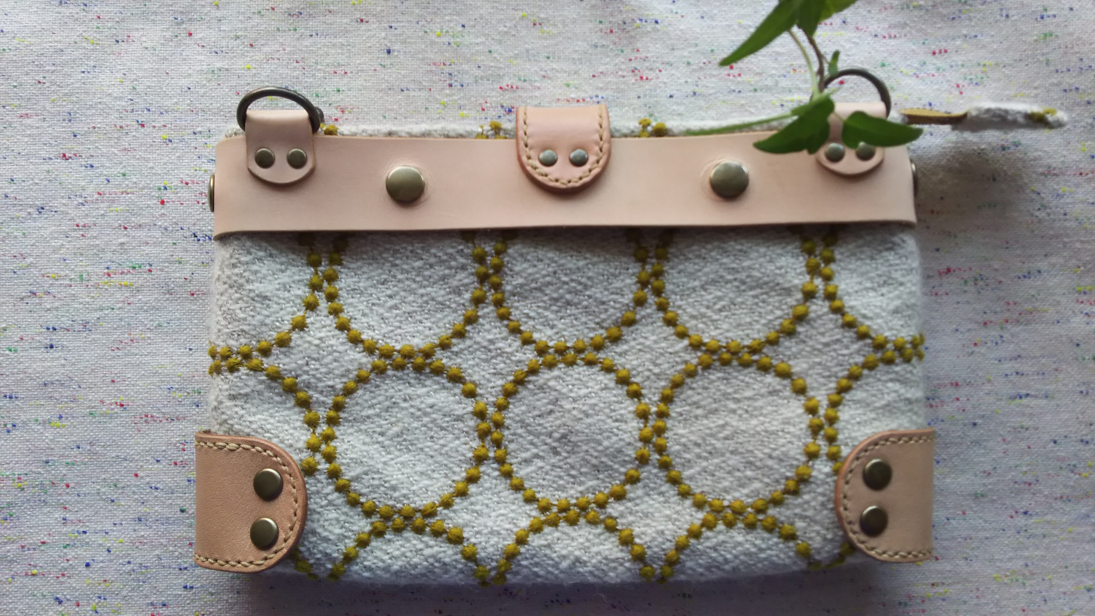 革仕様 ミナペルホネンの生地を使った移動ポケット ポーチ 受注制作 Iichi ハンドメイド クラフト作品 手仕事品の通販