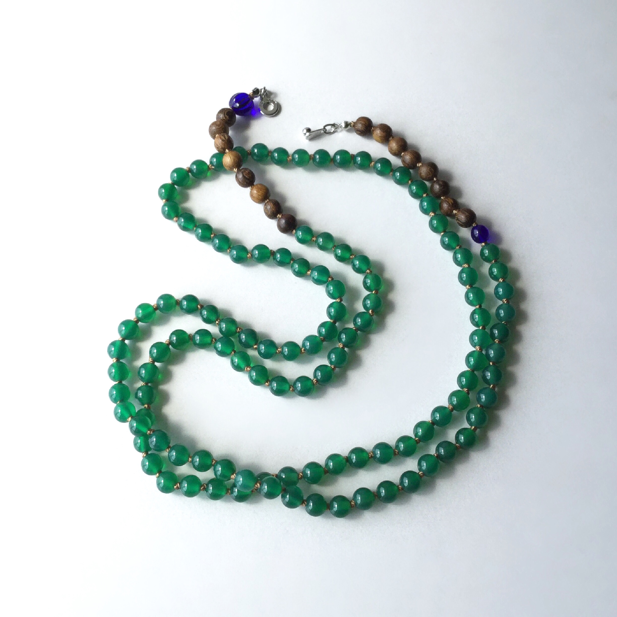 グリーンオニキスのロングネックレス 受注制作 天然石 ウッドビーズ ガラスビーズ Iichi ハンドメイド クラフト作品 手仕事品の通販