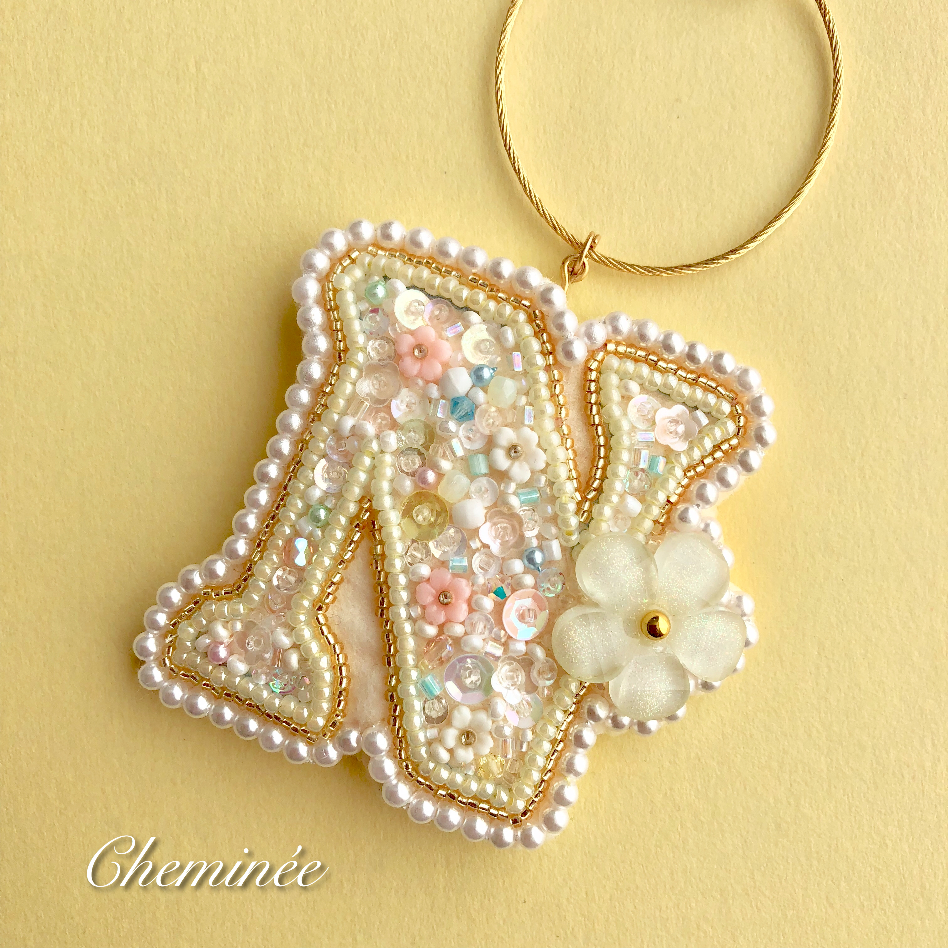 ビーズ刺繍 N のイニシャルキーホルダー Iichi ハンドメイド クラフト作品 手仕事品の通販