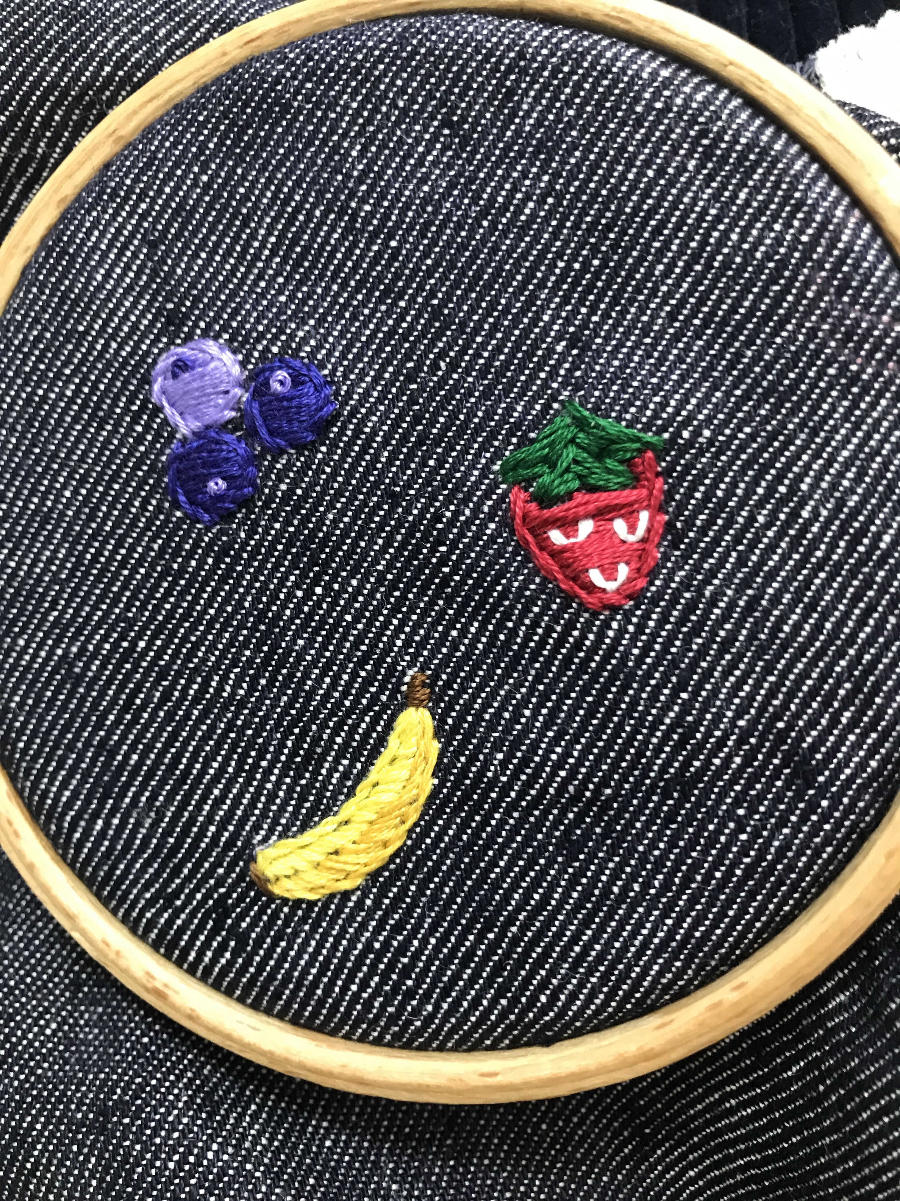 デニムフルーツ刺繍巾着 iichi ハンドメイド・クラフト作品・手仕事品の通販 デニムフルーツ刺繍巾着 iichi ハンドメイド・クラフト作品・手仕事品の通販