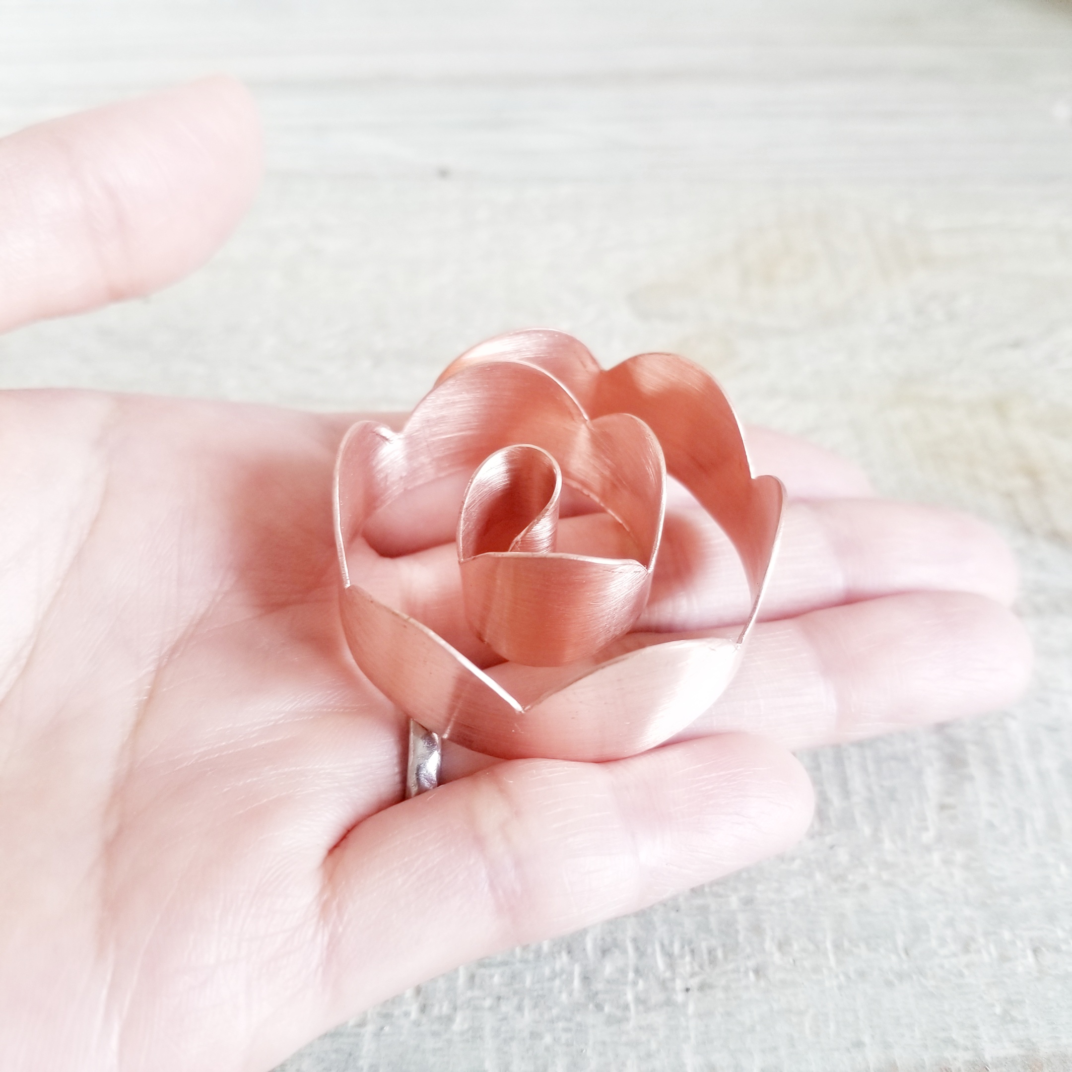 お花長持ち かわいい銅の花留め Iichi ハンドメイド クラフト作品 手仕事品の通販