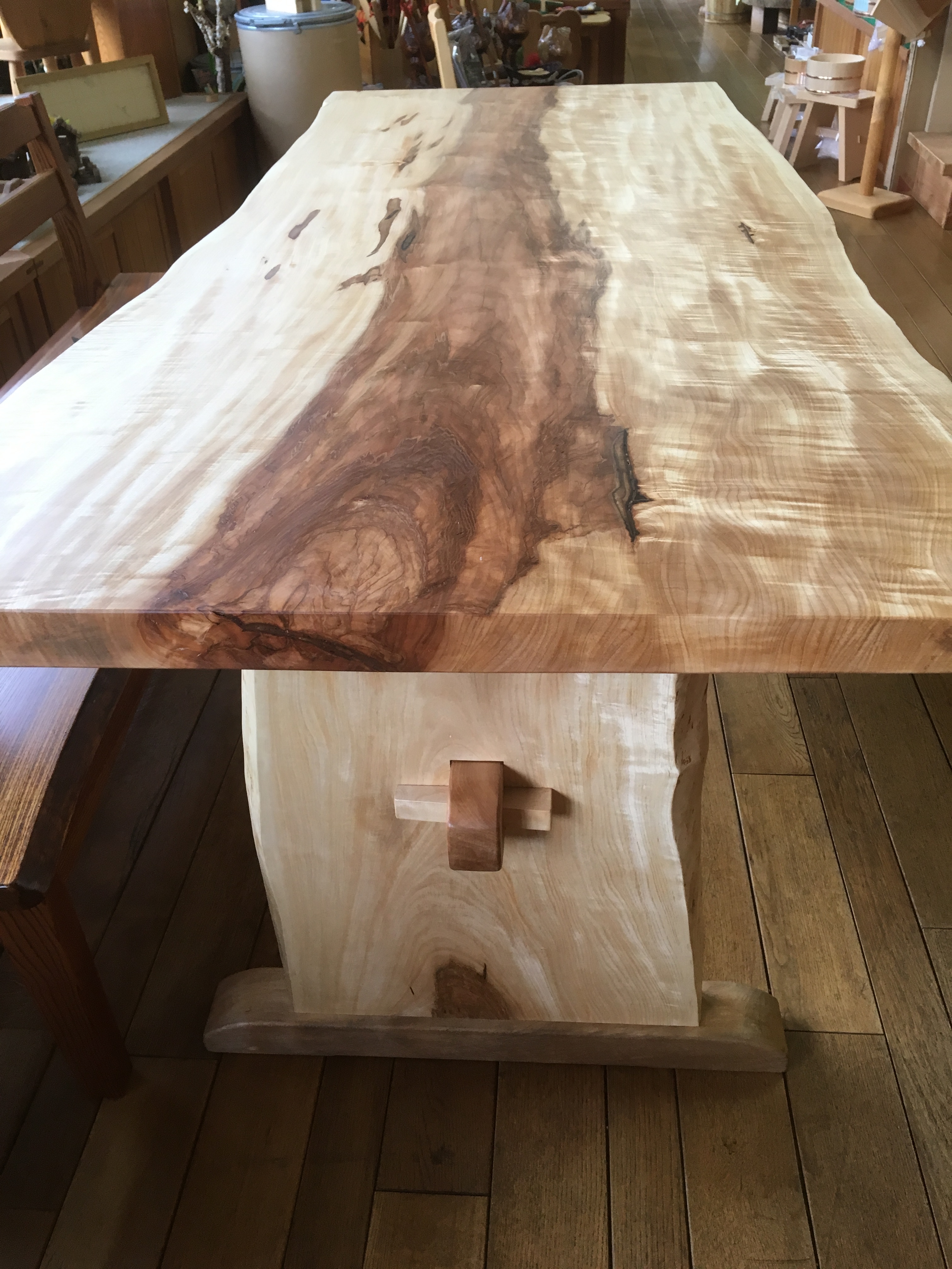 栃の木 一枚板テーブル 注文製作 - ダイニングテーブル