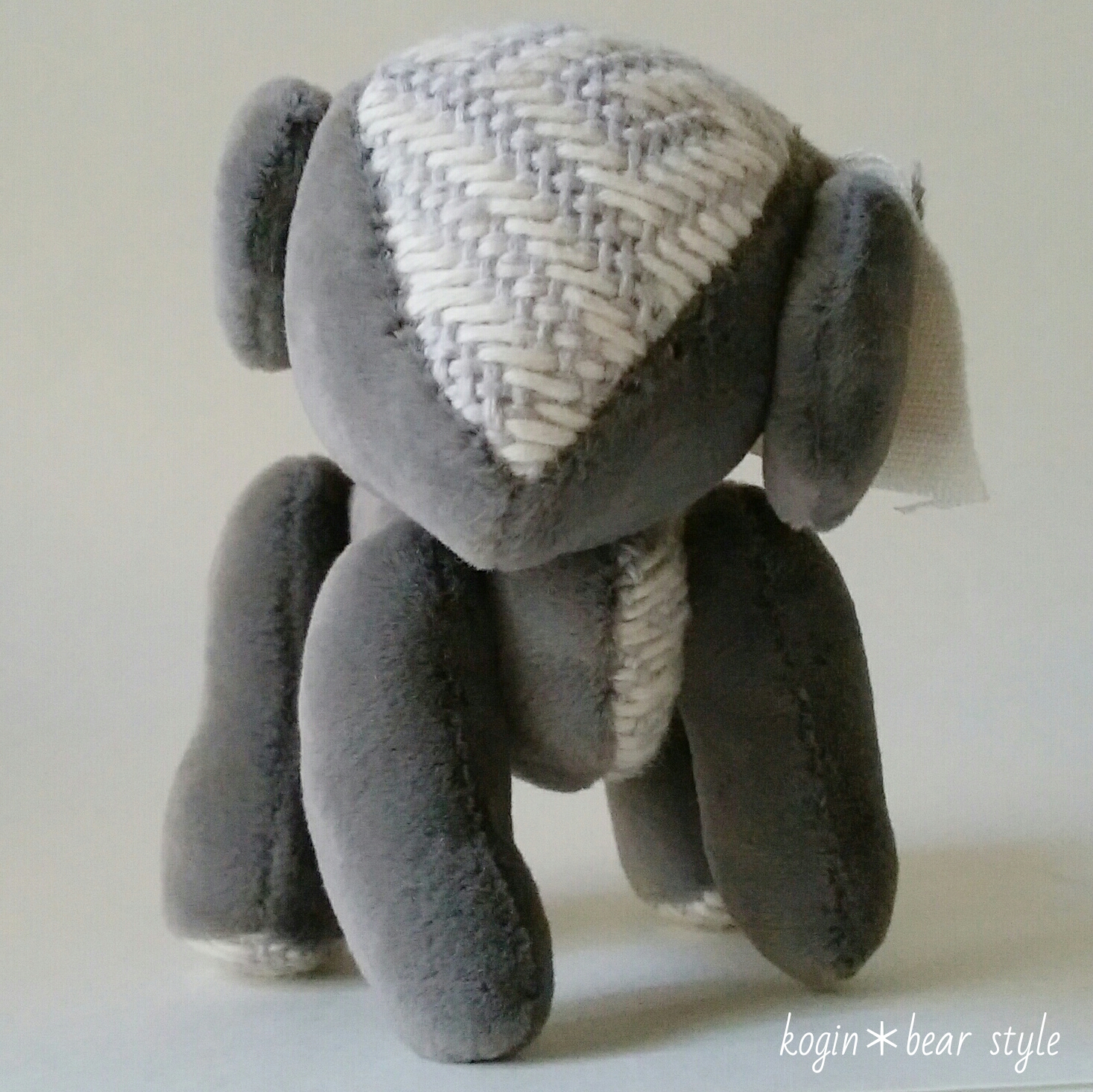 こぎん刺しの小さな犬のぬいぐるみ 総刺しこぎん犬 グレー Iichi ハンドメイド クラフト作品 手仕事品の通販