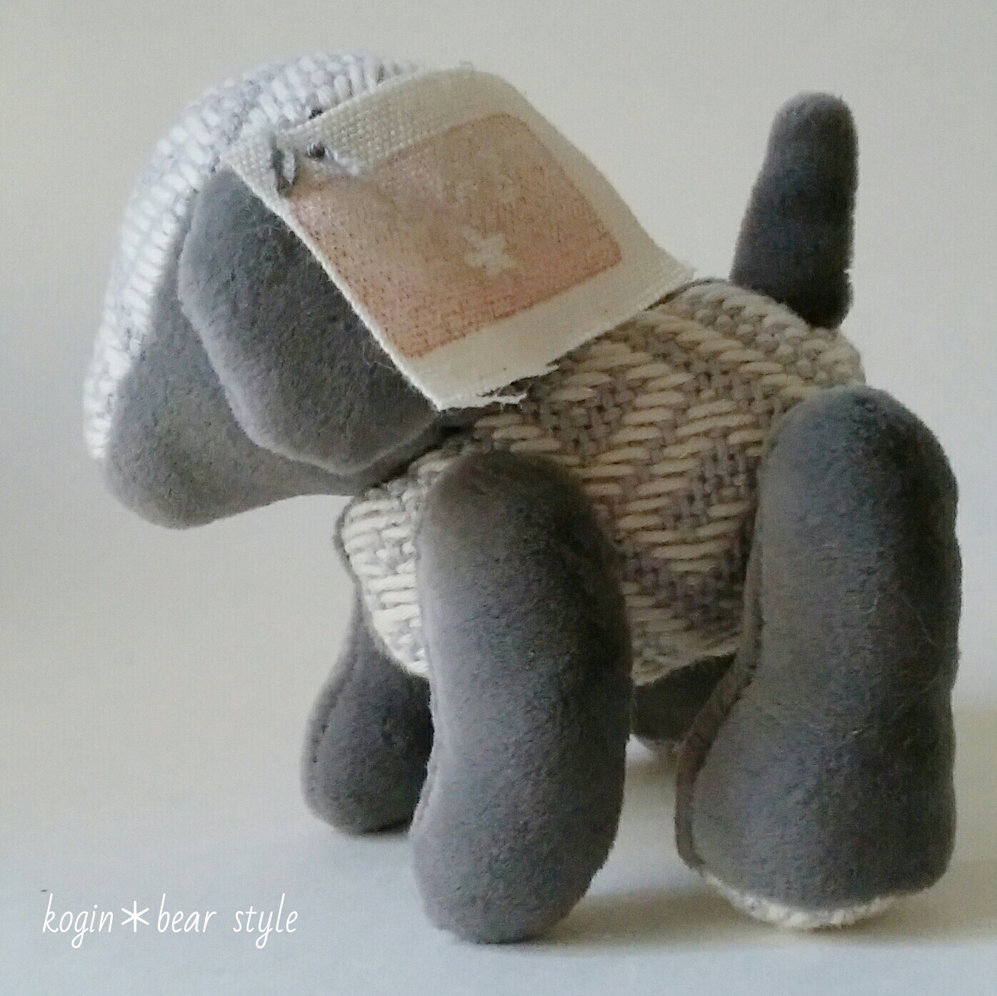 こぎん刺しの小さな犬のぬいぐるみ 総刺しこぎん犬 グレー Iichi ハンドメイド クラフト作品 手仕事品の通販