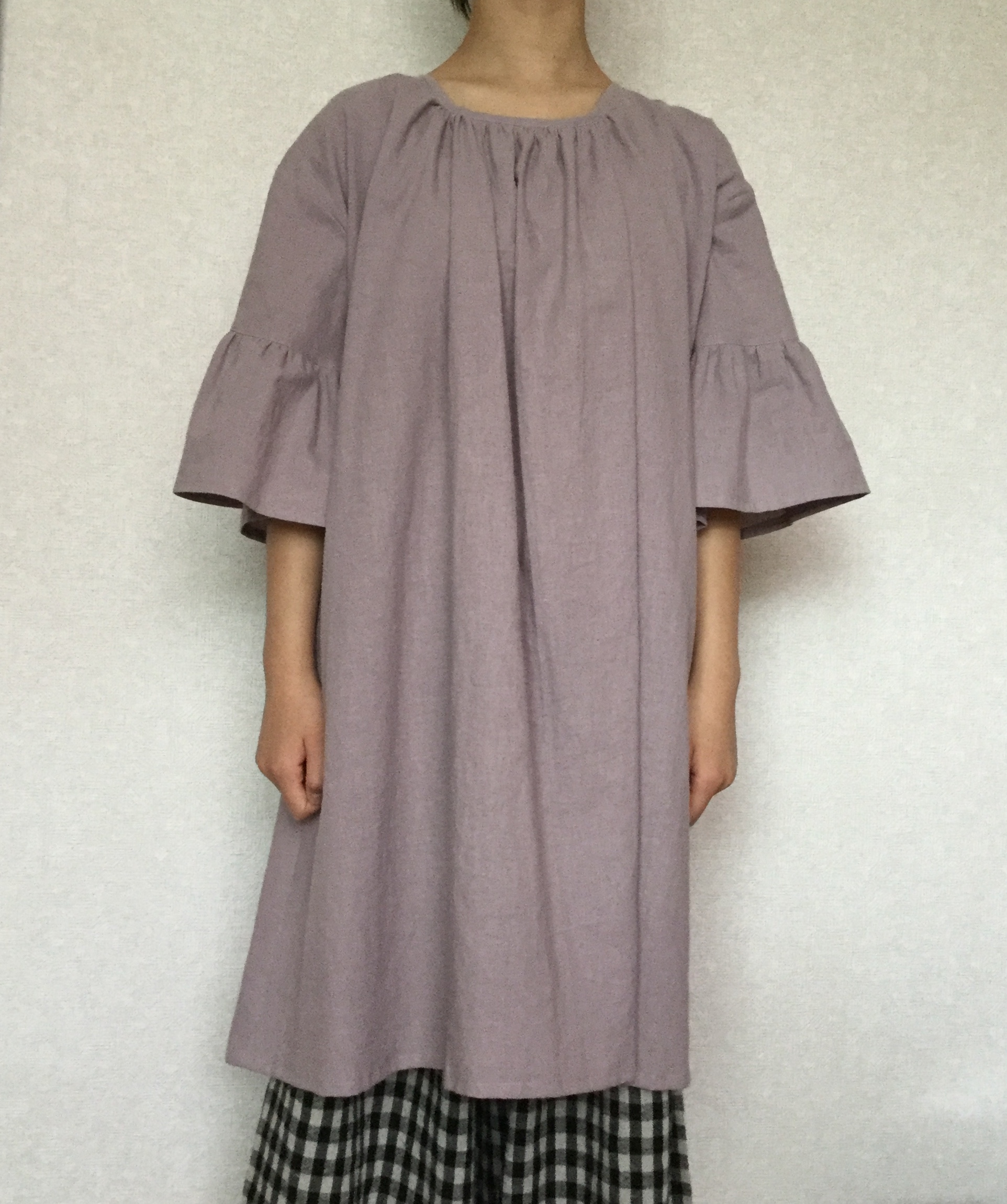 150サイズ フリル袖のふんわりガーリーワンピース グレイッシュピンク Iichi ハンドメイド クラフト作品 手仕事品の通販