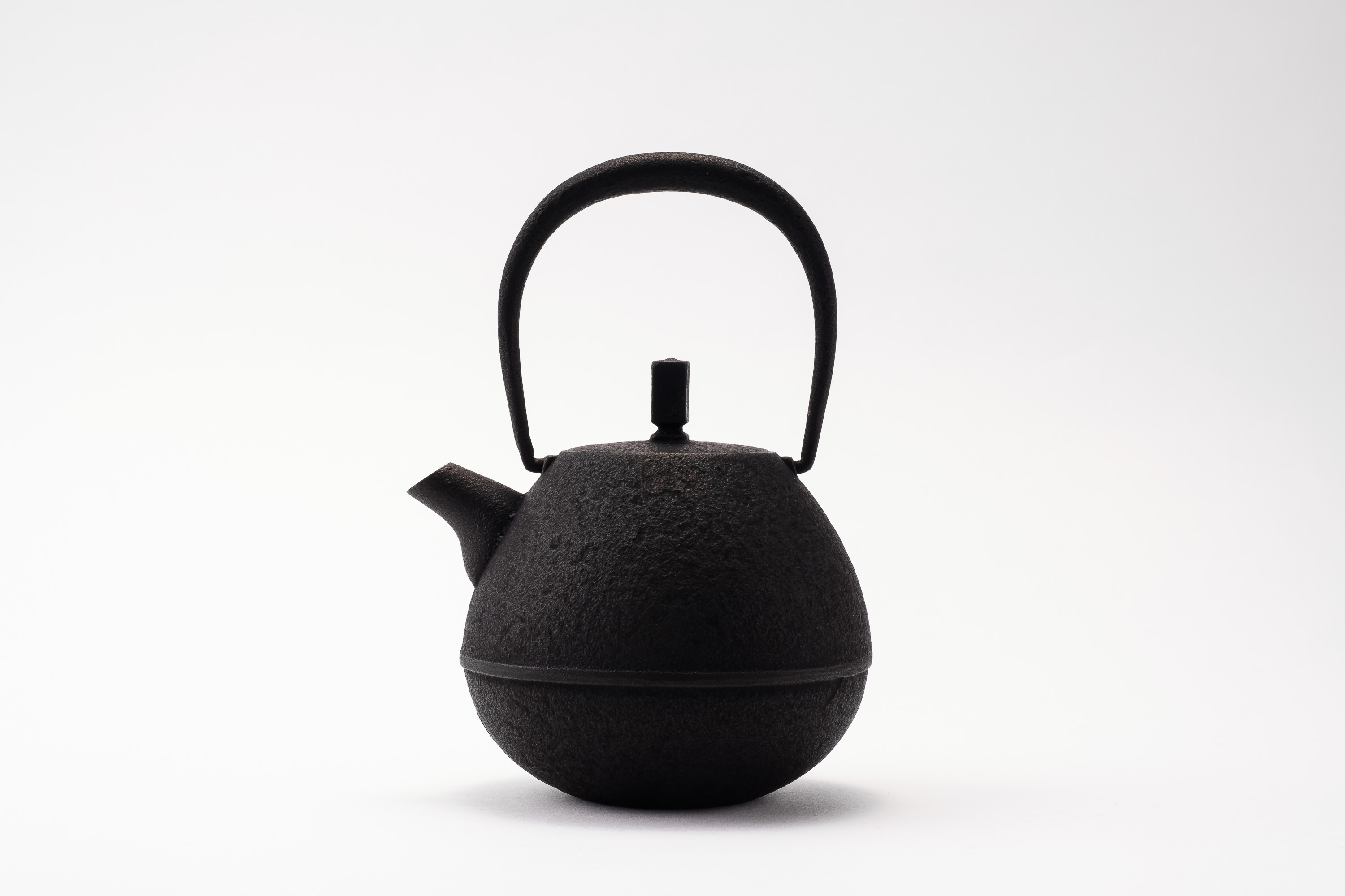 鉄瓶 Egg 中 黒 南部鉄器 空間鋳造 Iichi ハンドメイド クラフト作品 手仕事品の通販