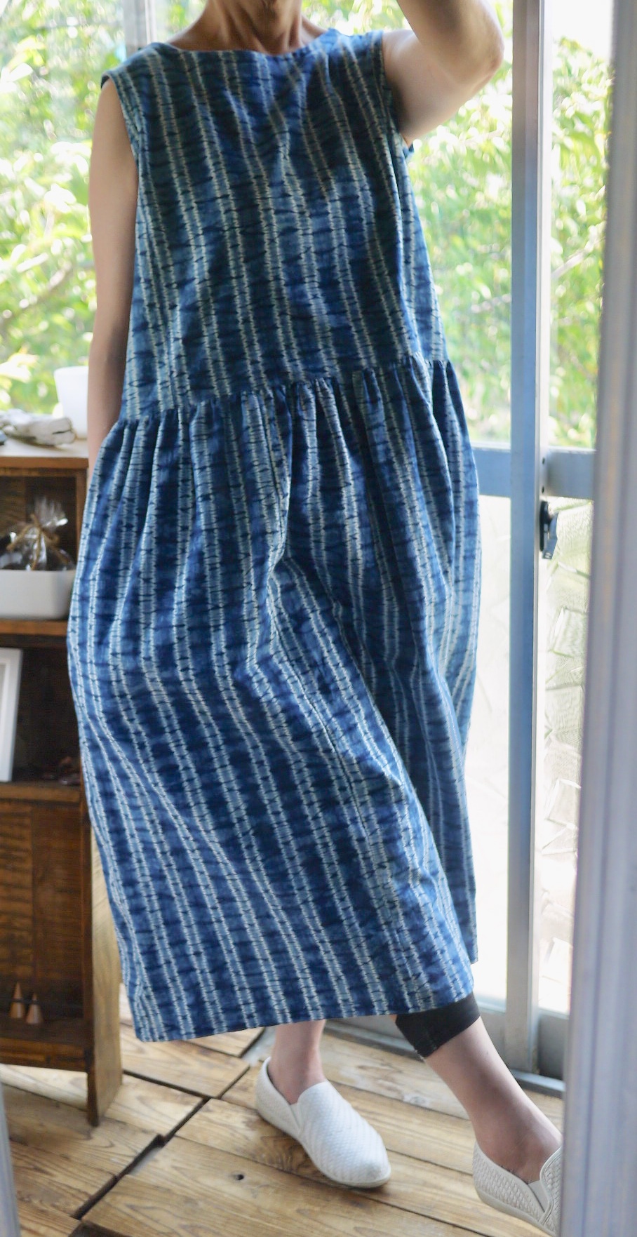 片貝木綿藍染絞り染反物からノースリーブワンピース Iichi ハンドメイド クラフト作品 手仕事品の通販 片貝木綿藍染絞り染反物からノースリーブワンピース Iichi ハンドメイド クラフト作品 手仕事品の通販
