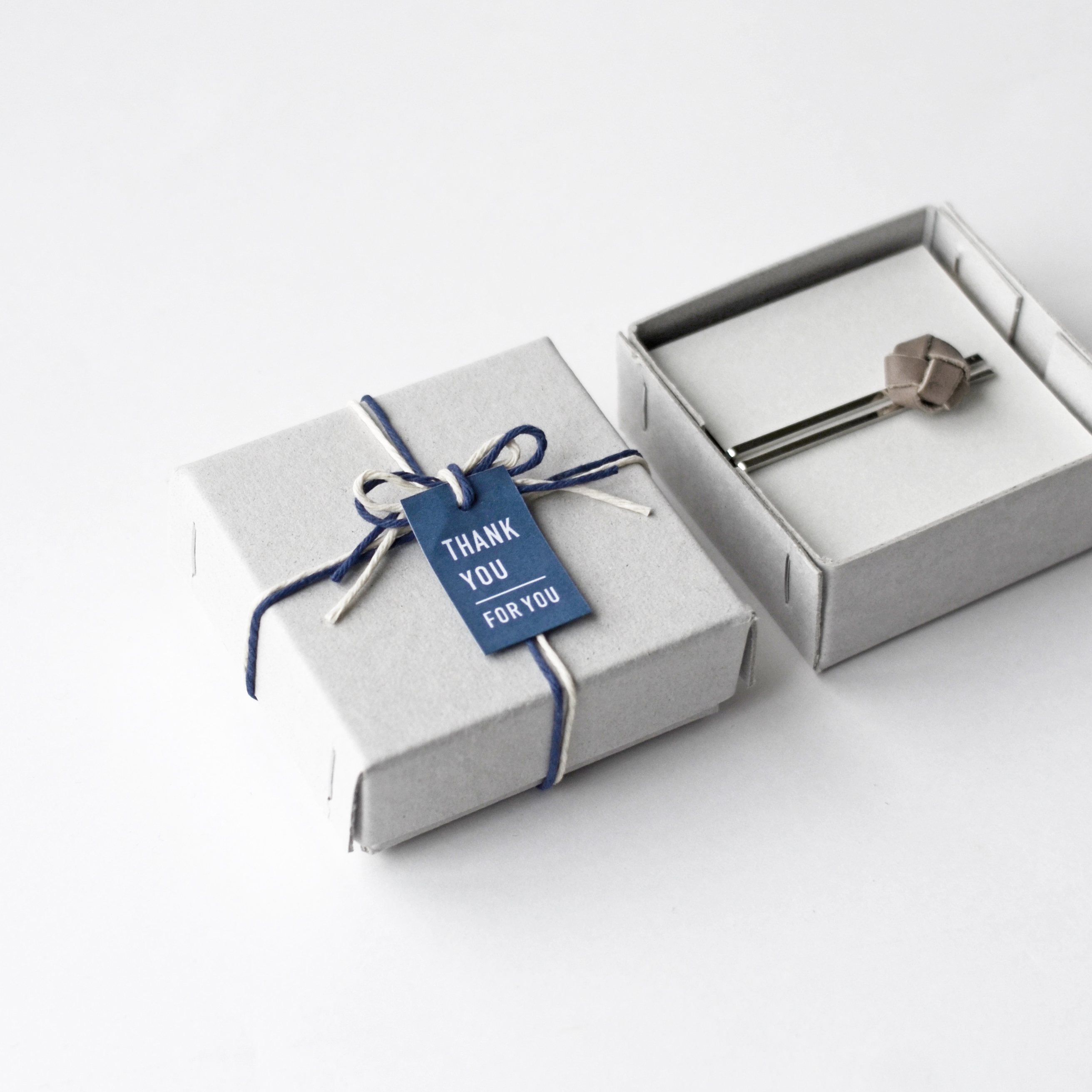 本革 黄緑 玉結び ネクタイピン Iichi ハンドメイド クラフト作品 手仕事品の通販