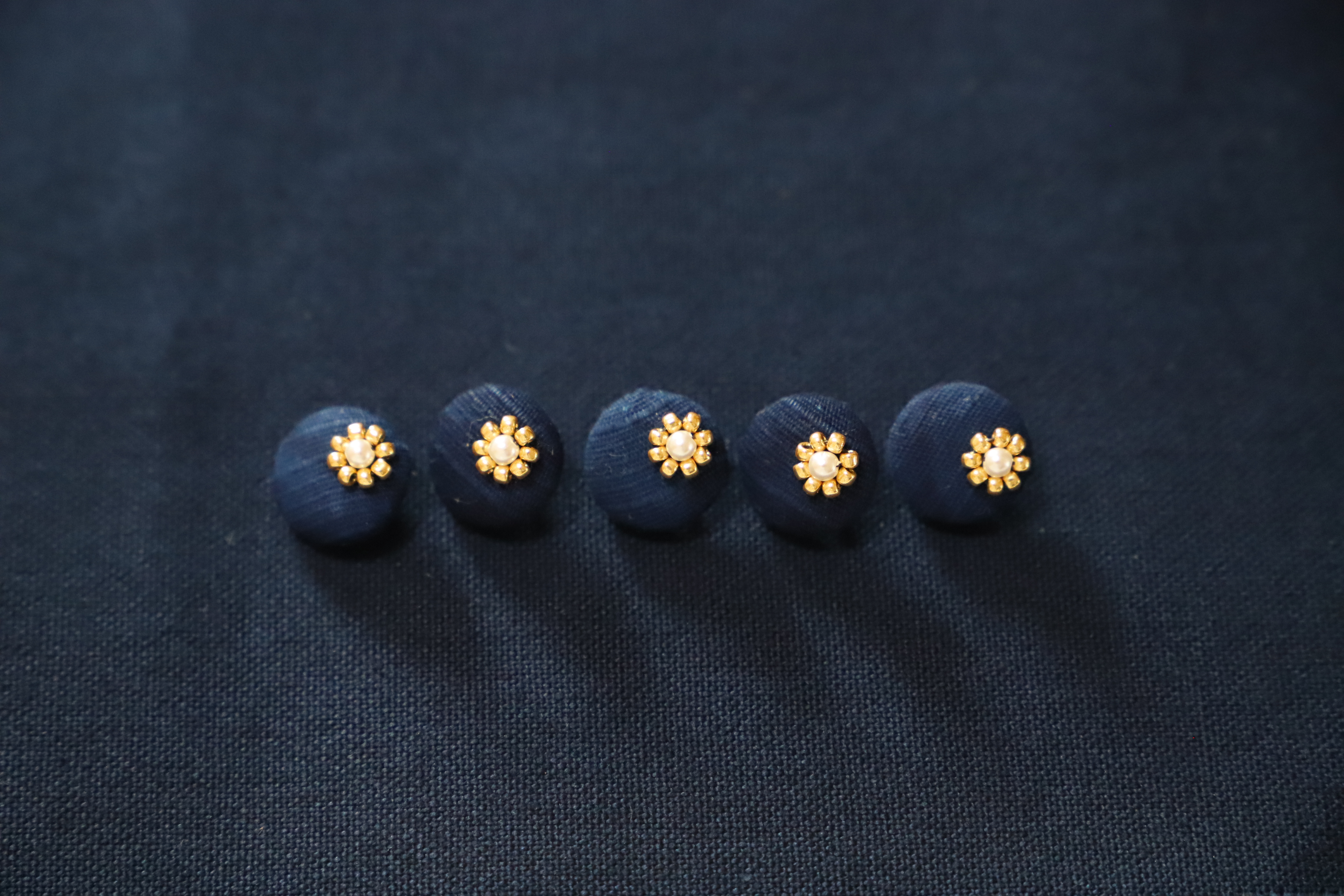 クルミボタン パールシリーズ 藍染 花柄 Iichi ハンドメイド クラフト作品 手仕事品の通販