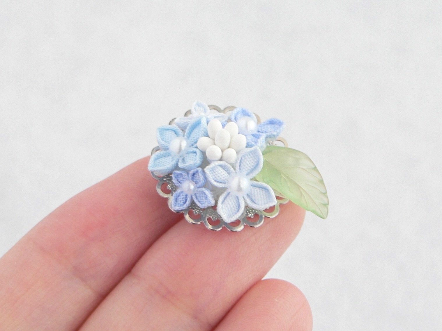 贅沢品 ハンドメイド つまみ細工 紫陽花のブローチ④ tbg.qa