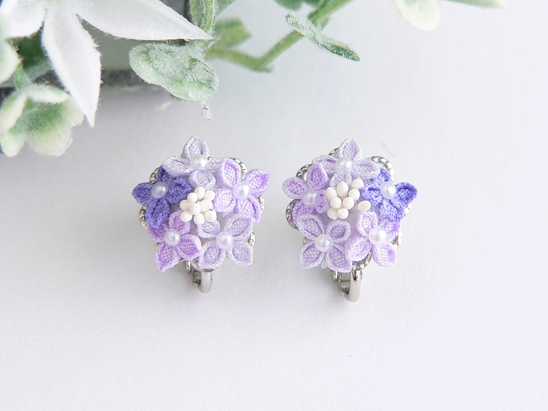 がくあじさいのイヤリング つまみ細工 Iichi ハンドメイド クラフト作品 手仕事品の通販