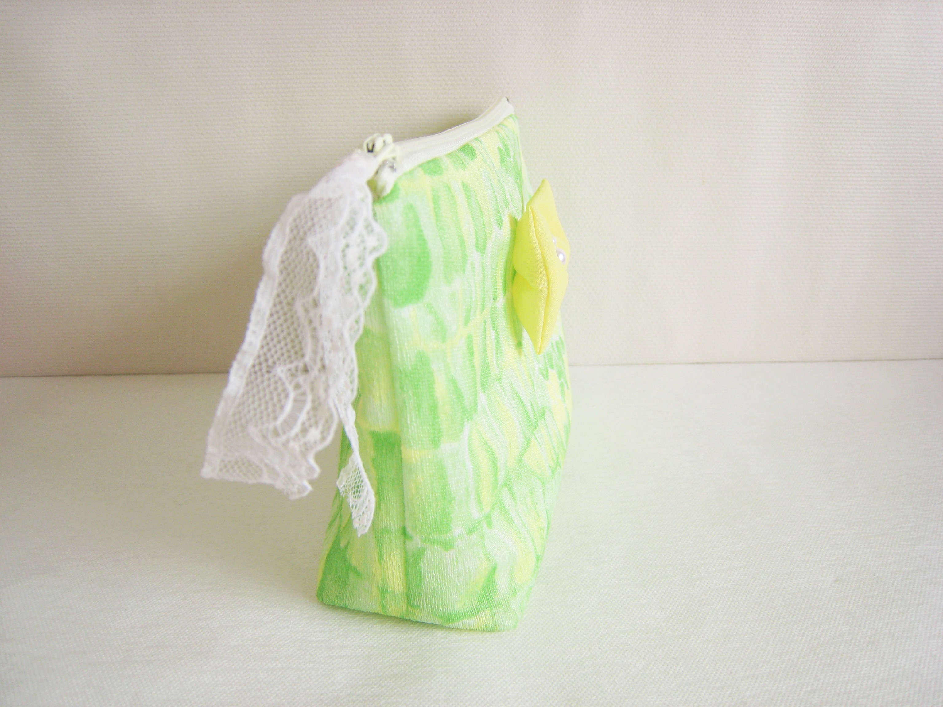 可愛いリボンを飾ったマチ付きポーチ ライトグリーン Iichi ハンドメイド クラフト作品 手仕事品の通販