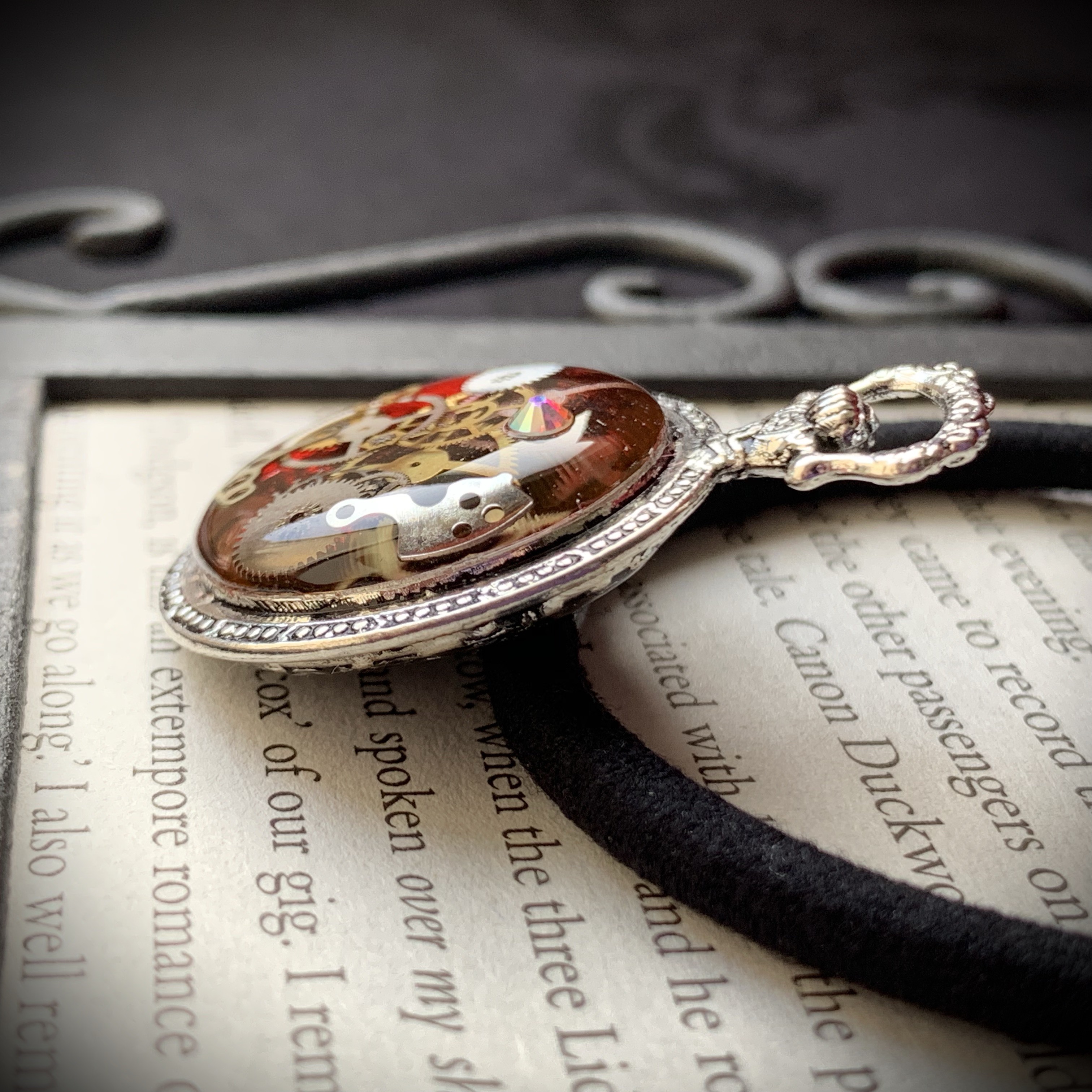 刻遊泳 赤 スチームパンク ヘアゴム Iichi ハンドメイド クラフト作品 手仕事品の通販