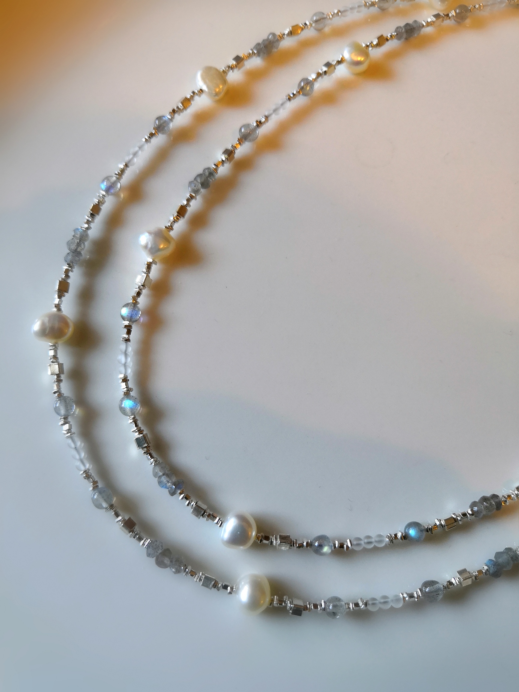 カレンシルバーとバロックパール ラブラドライトのアンティーク風ロングネックレス Iichi ハンドメイド クラフト作品 手仕事品の通販