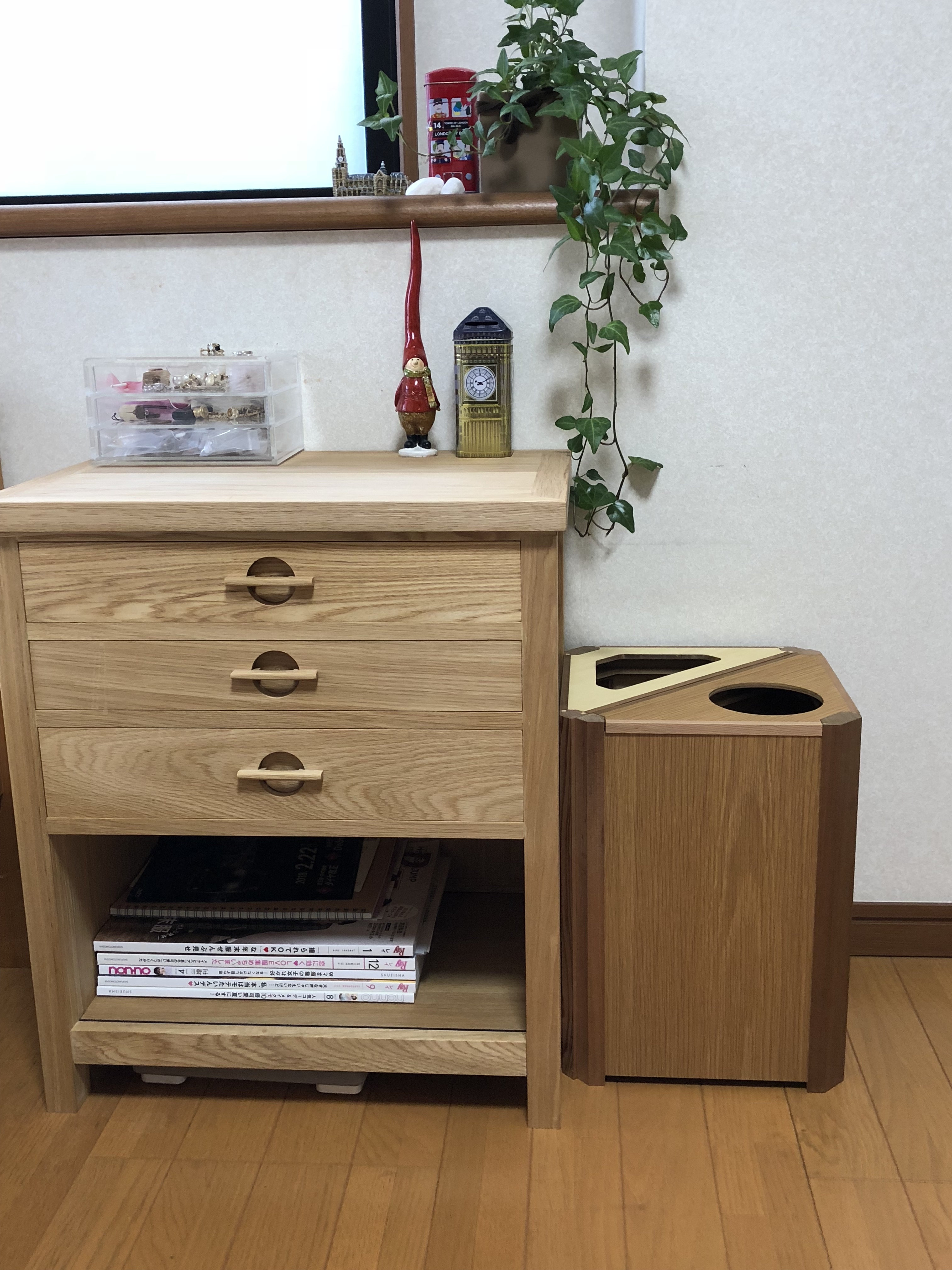 三角形の木製ゴミ箱 レッドシダーとオーク Iichi ハンドメイド クラフト作品 手仕事品の通販