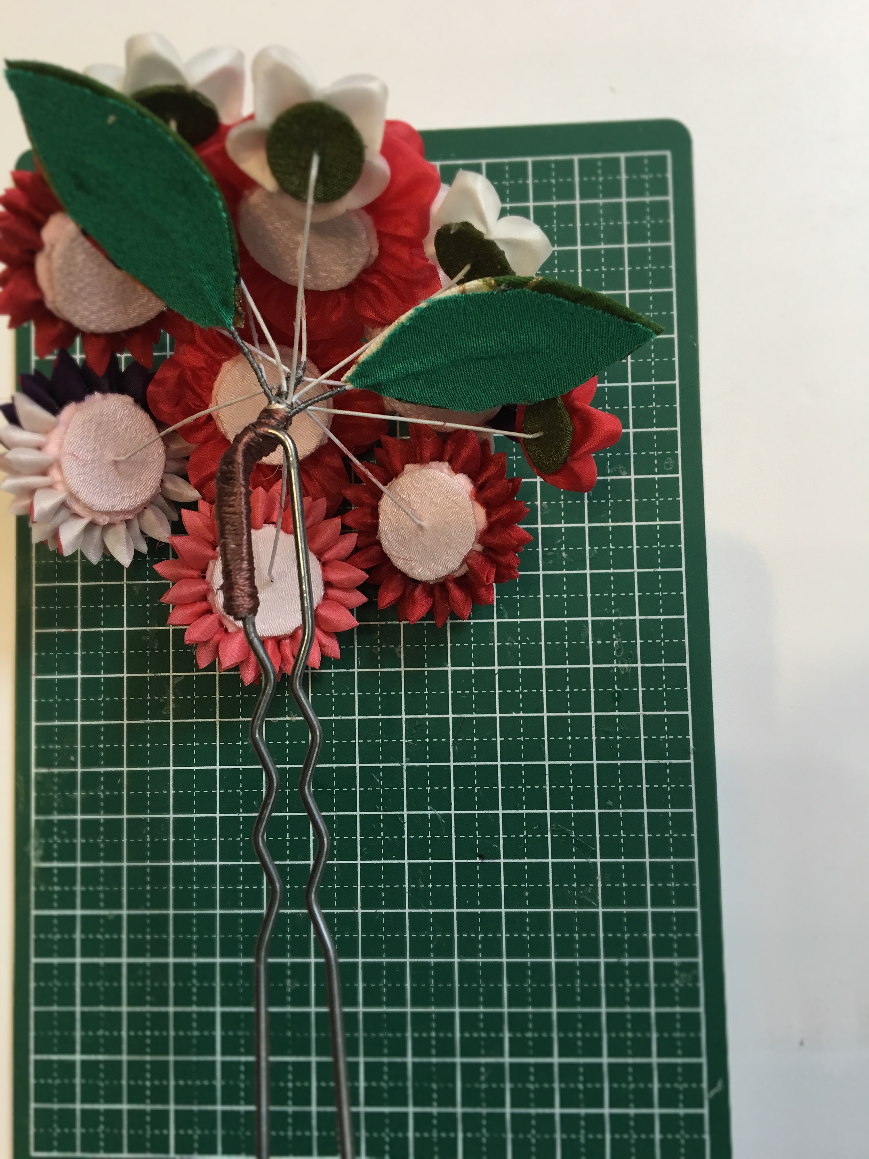 つまみ細工 成人式結婚式髪飾り 紅白鶴 Iichi ハンドメイド クラフト作品 手仕事品の通販