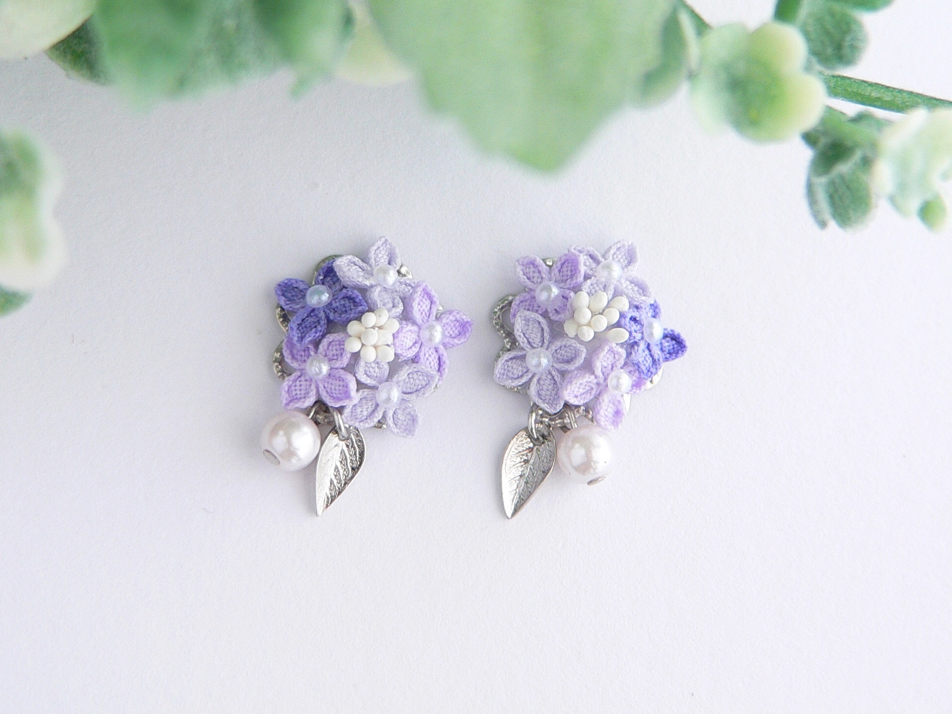 がくあじさいとパールのピアス つまみ細工 Iichi ハンドメイド クラフト作品 手仕事品の通販