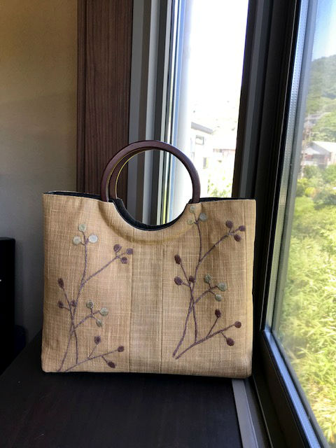 夏帯小花刺繍柄の手提げ 丸い木の手b Iichi ハンドメイド クラフト作品 手仕事品の通販