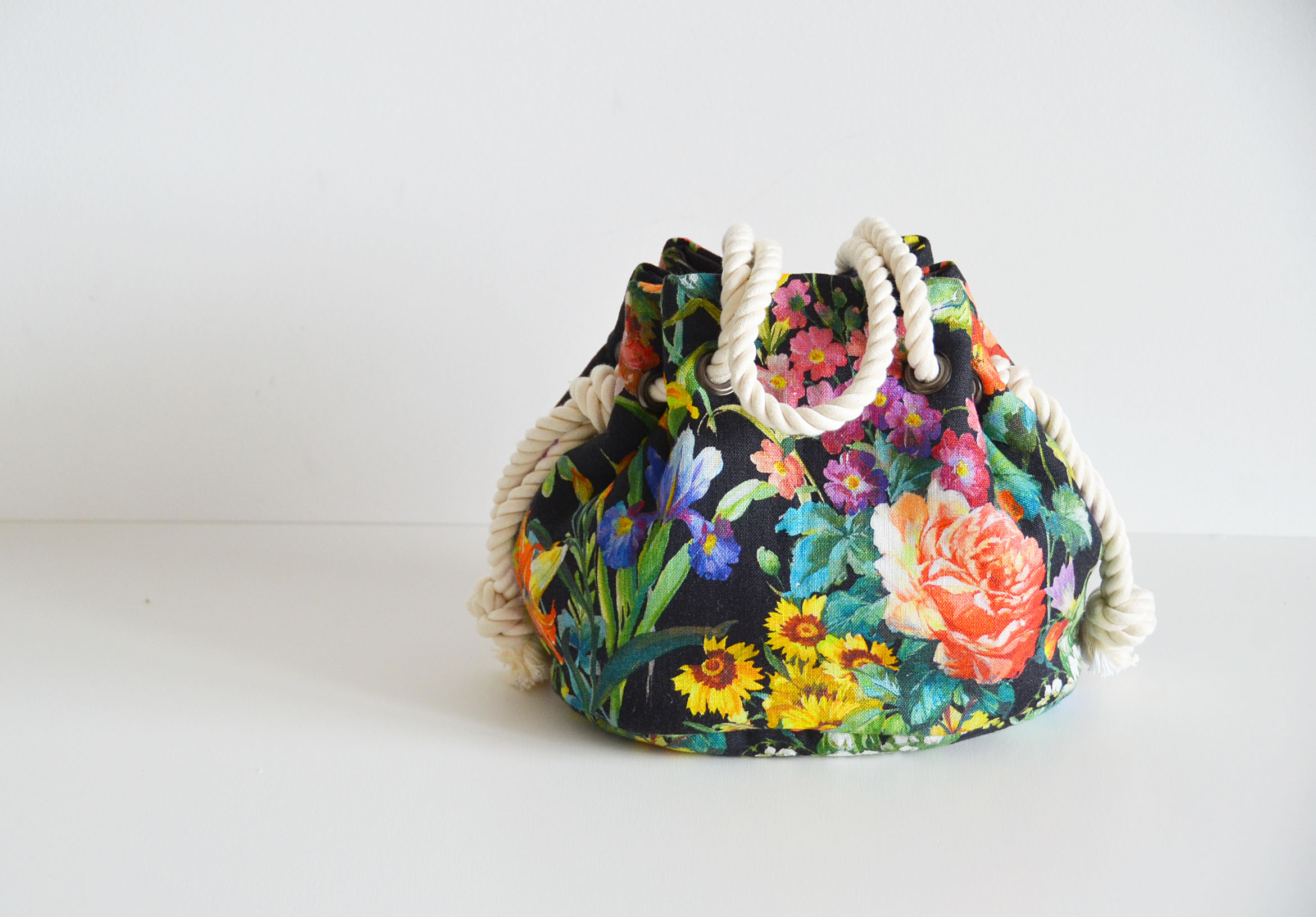 数量限定 新色 ボタニカル花柄リネンマリンバッグ ブラックマルチカラー Iichi ハンドメイド クラフト作品 手仕事品の通販