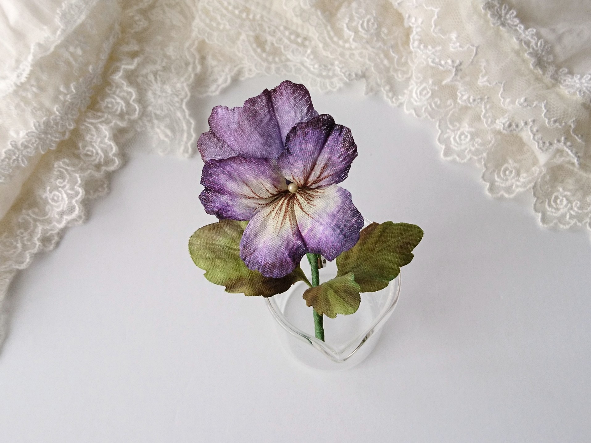 パンジーの布花ブローチ 紫 コサージュ Iichi ハンドメイド クラフト作品 手仕事品の通販