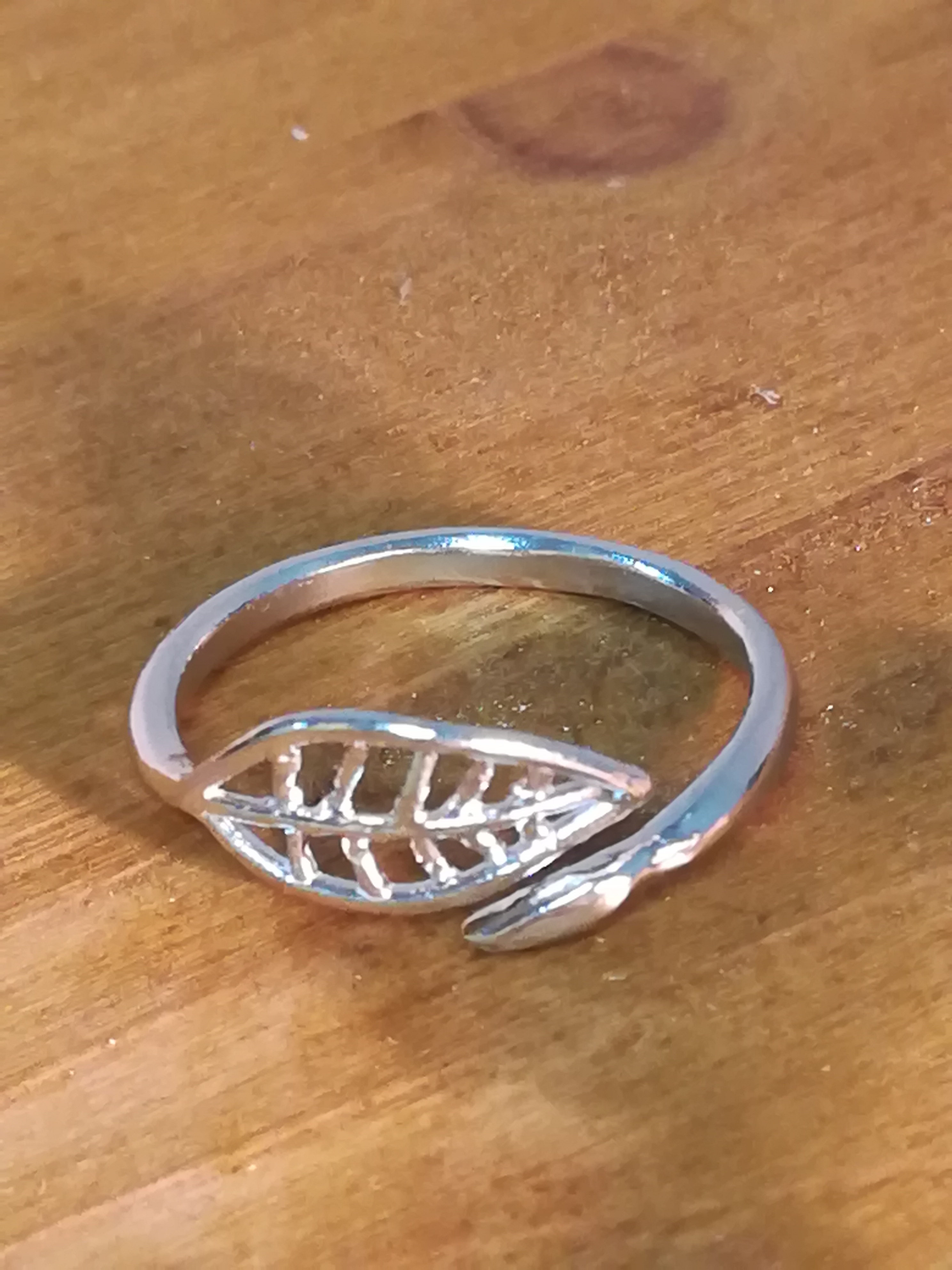 リーフ 葉っぱ リング Iichi ハンドメイド クラフト作品 手仕事品の通販