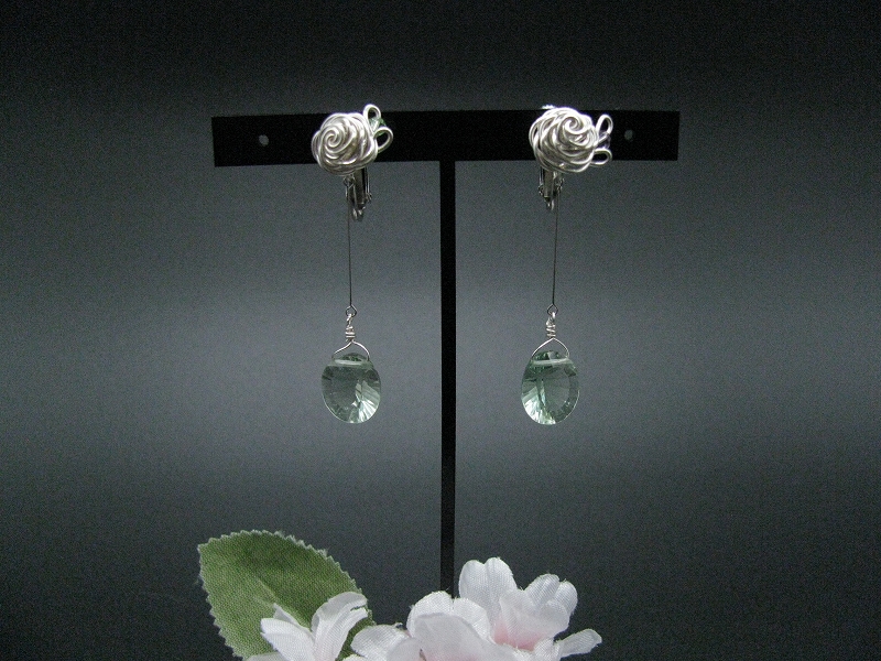 宝石質グリーンフローライトのコンケーブカットイヤリング Iichi ハンドメイド クラフト作品 手仕事品の通販