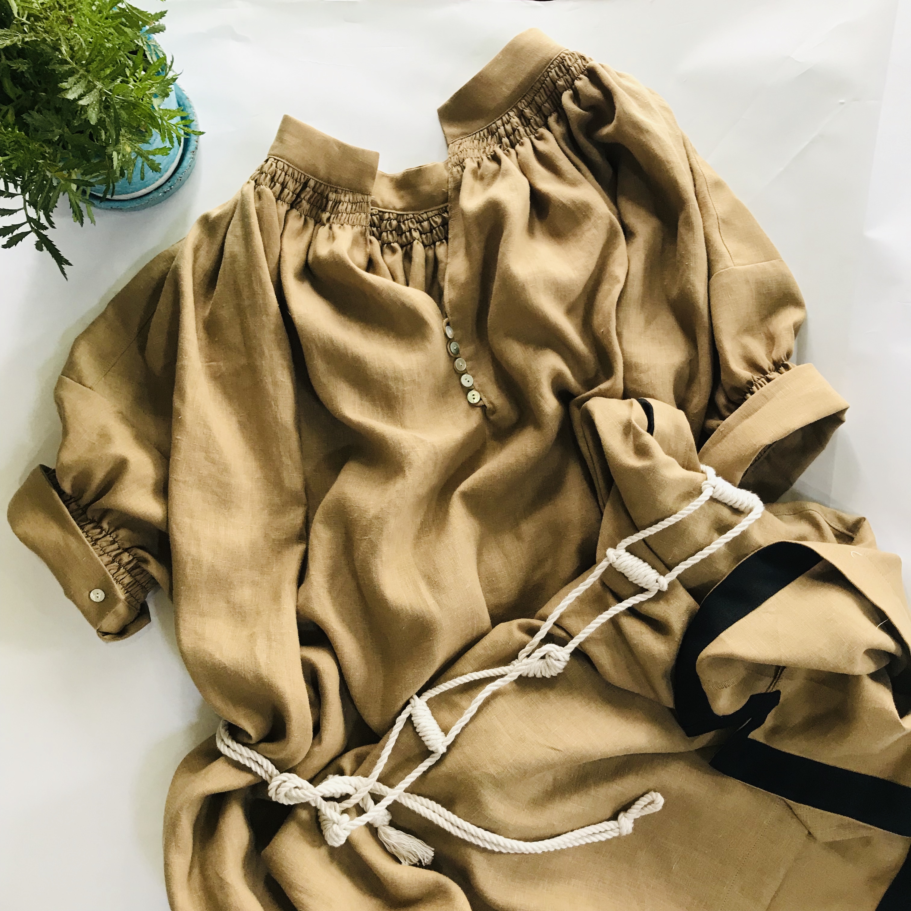 シワになりにくいリネン100 組み合わせ自由 ボリュームワンピ ベージュ 黒 Iichi ハンドメイド クラフト作品 手仕事品の通販