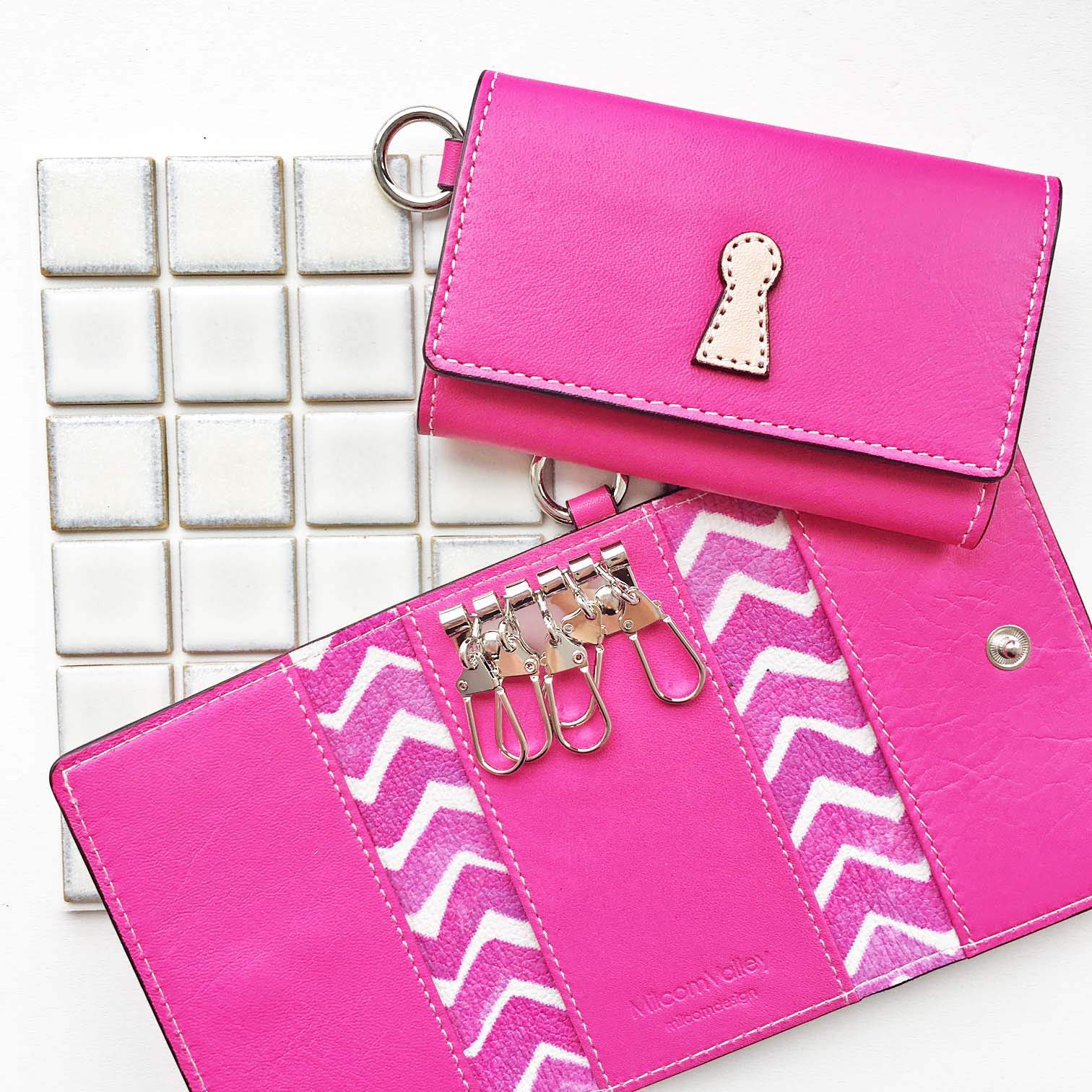 鮮やかピンク 牛革カードも入るキーケース 革 Iichi ハンドメイド クラフト作品 手仕事品の通販