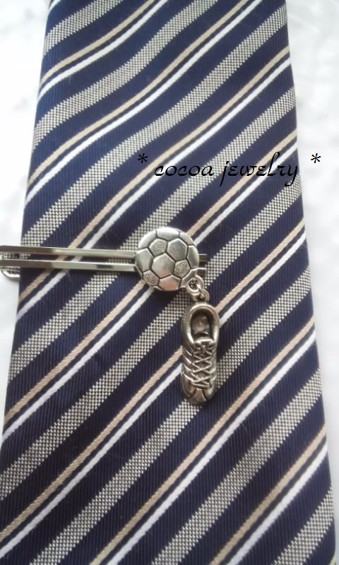サッカーボールとスパイクのネクタイピンとカフスボタンのセット Iichi ハンドメイド クラフト作品 手仕事品の通販