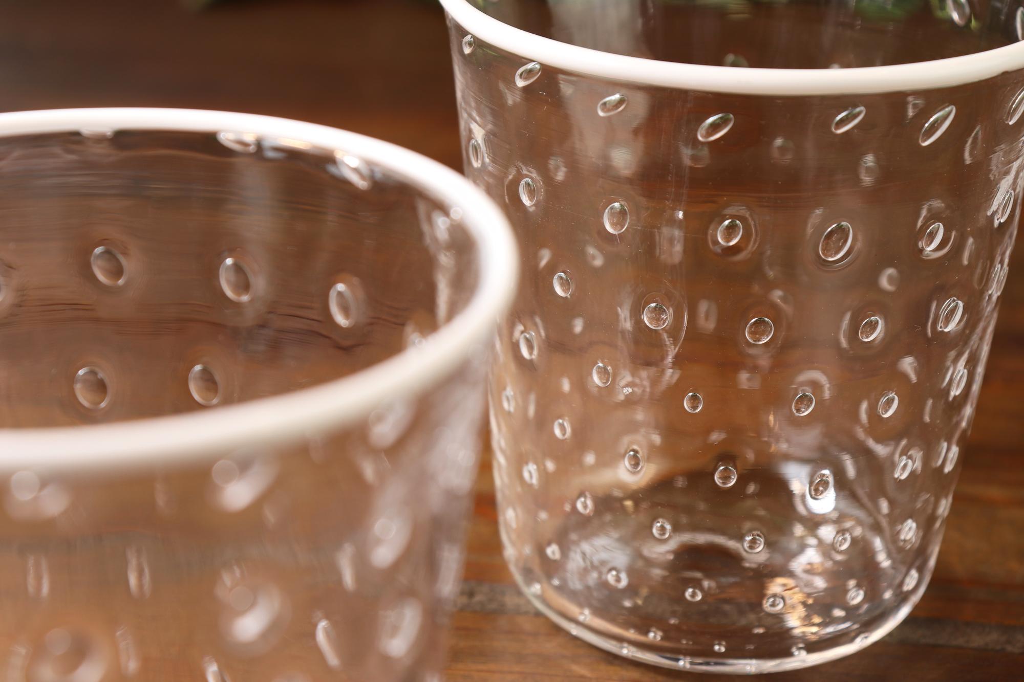 小さな泡のグラス ホワイト 泡の水玉模様 贈り物 プレゼント 手作り ガラスコップ 可愛い映り込み Iichi ハンドメイド クラフト作品 手仕事品の通販