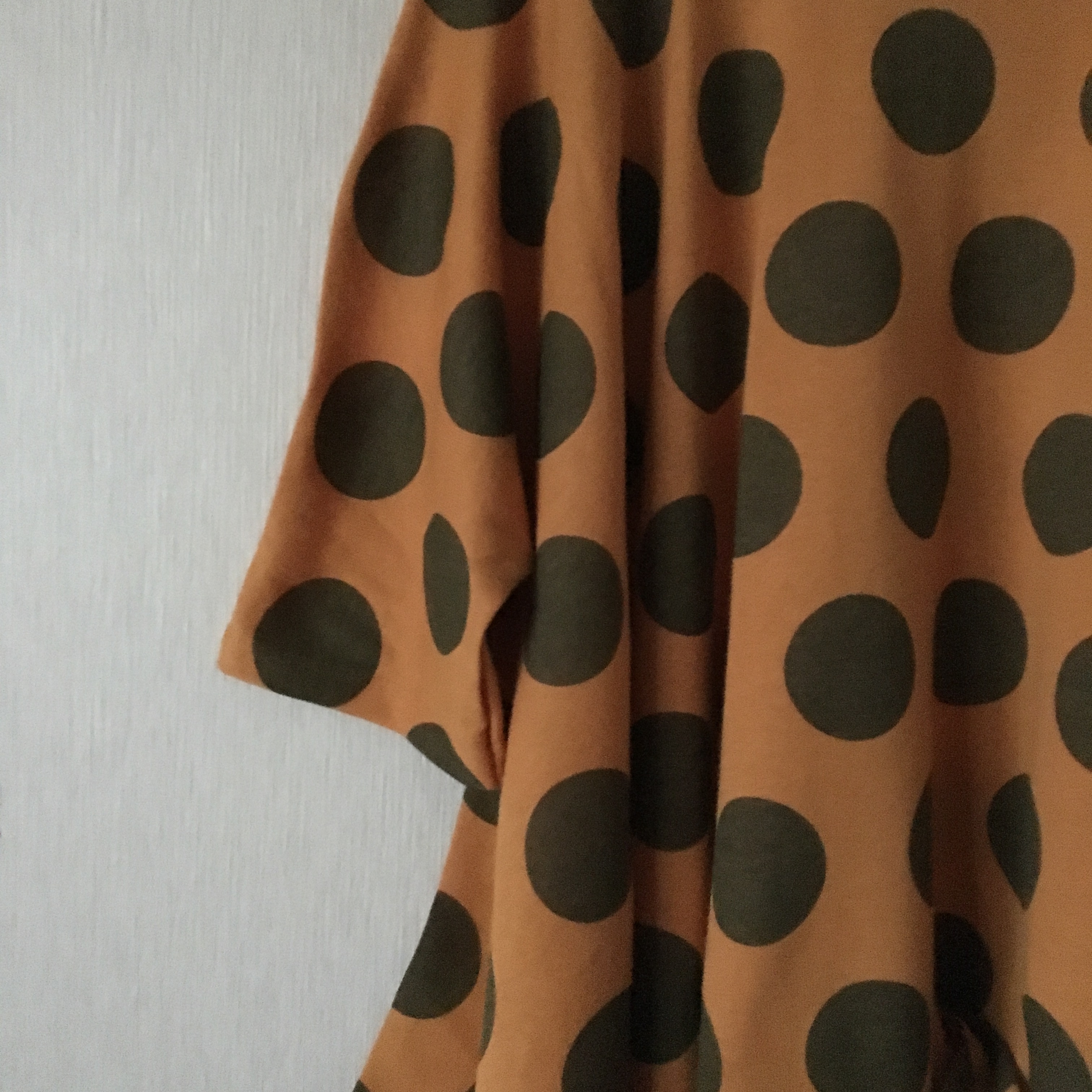 水玉裾広がり変形ドルマンスリーブtシャツ マスタード カーキｆ Iichi ハンドメイド クラフト作品 手仕事品の通販