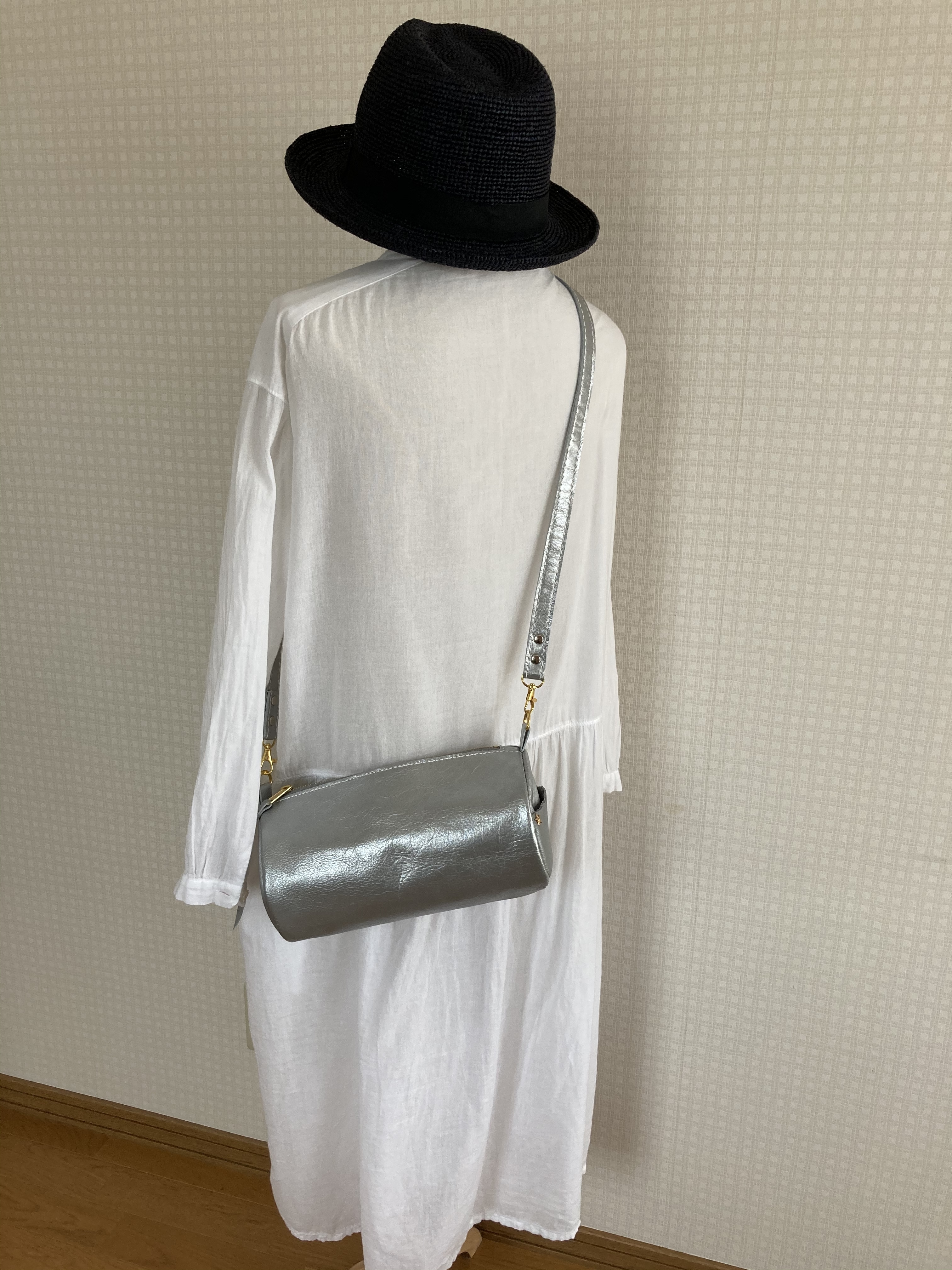 キラキラぷっくりニコちゃんドラムショルダーバッグバッグ シルバー Iichi ハンドメイド クラフト作品 手仕事品の通販