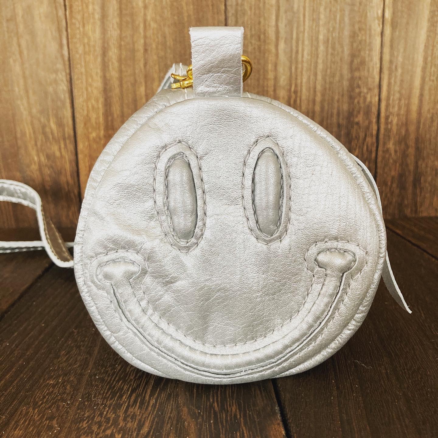 キラキラぷっくりニコちゃんドラムショルダーバッグバッグ シルバー Iichi ハンドメイド クラフト作品 手仕事品の通販