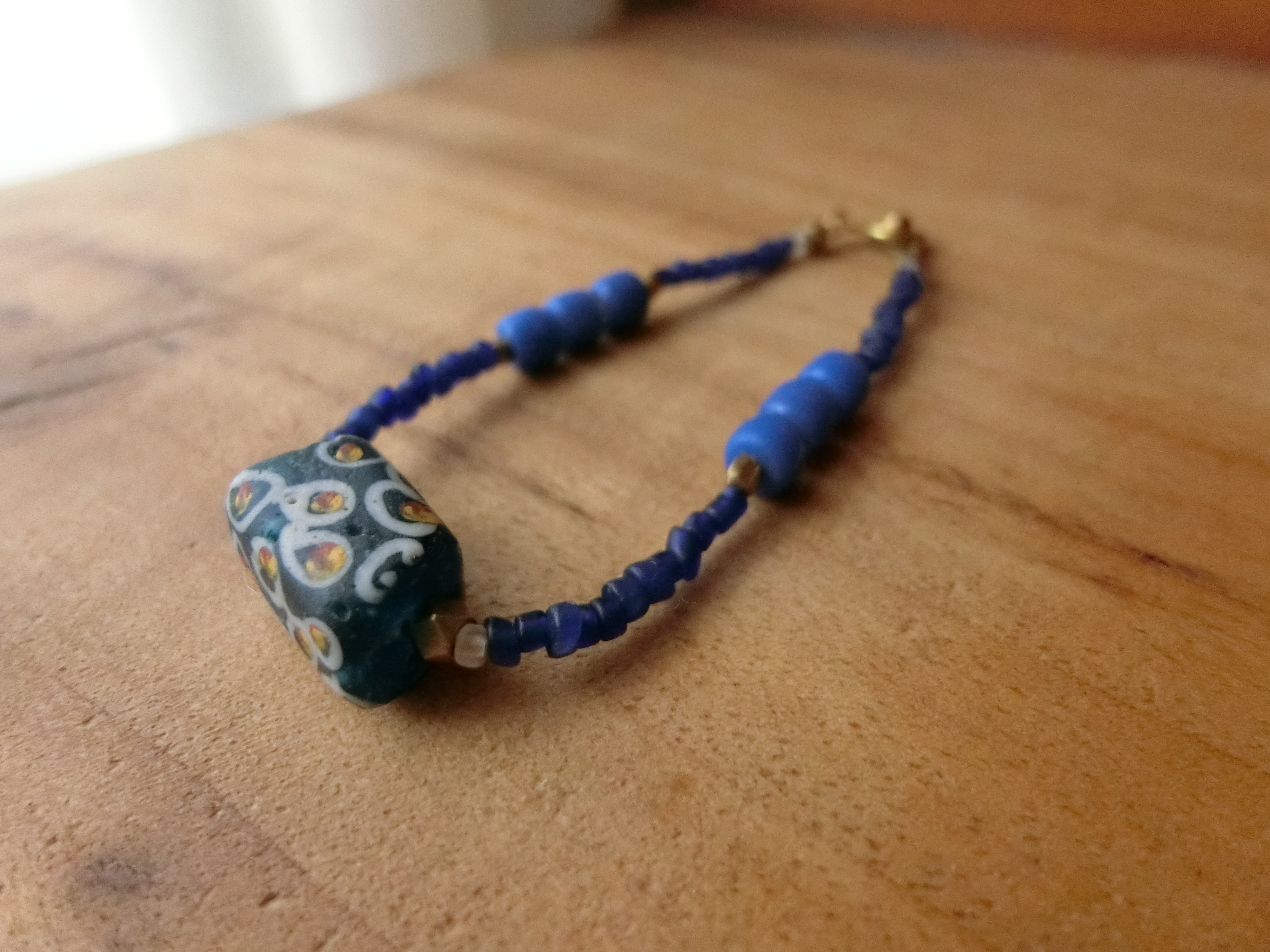 古のブレス ベネチアのトレードビーズ 瑠璃オールドビーズ Iichi ハンドメイド クラフト作品 手仕事品の通販