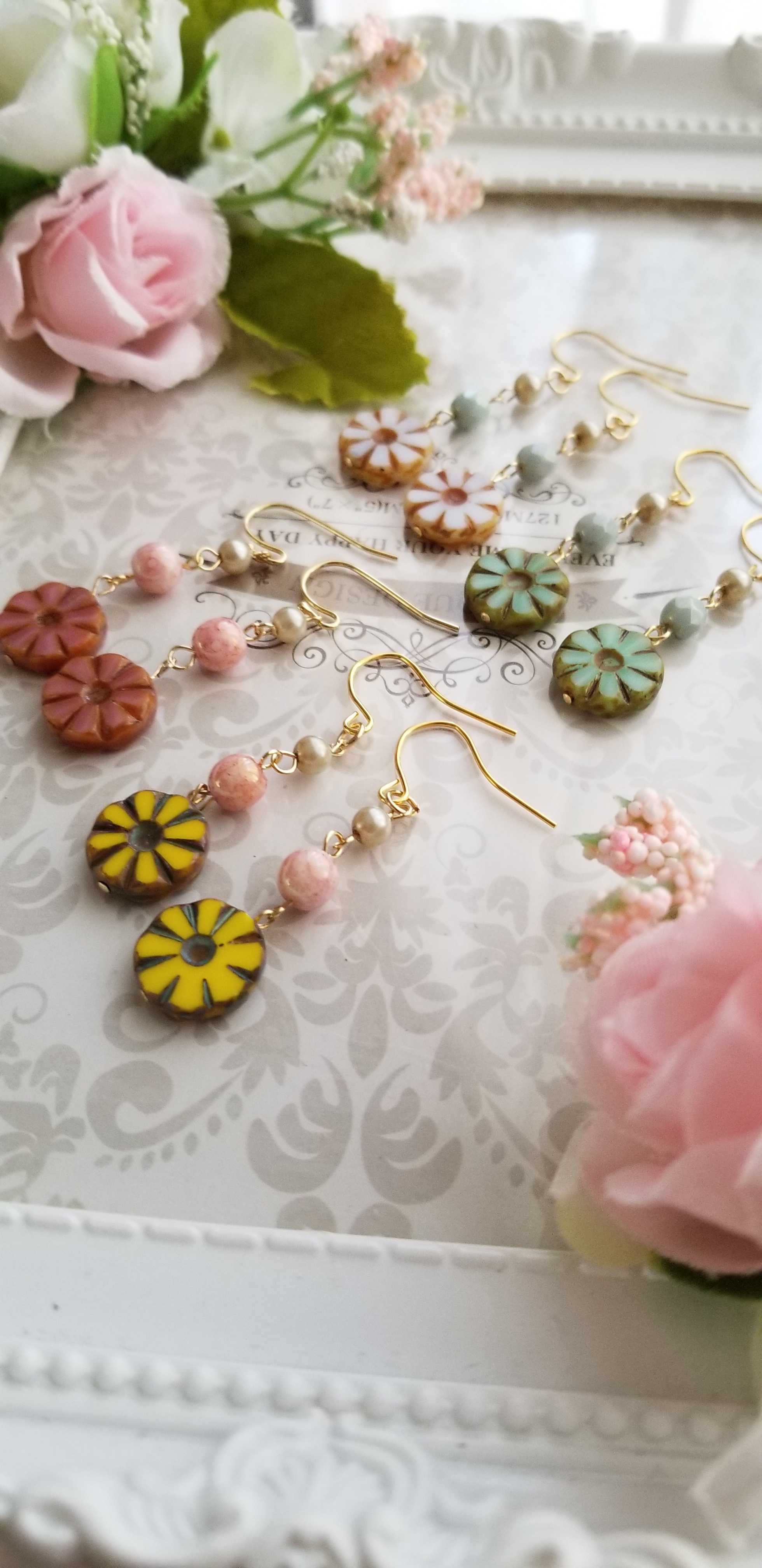 チェコビーズ 可愛いお花のピアス又はイヤリング Iichi ハンドメイド クラフト作品 手仕事品の通販