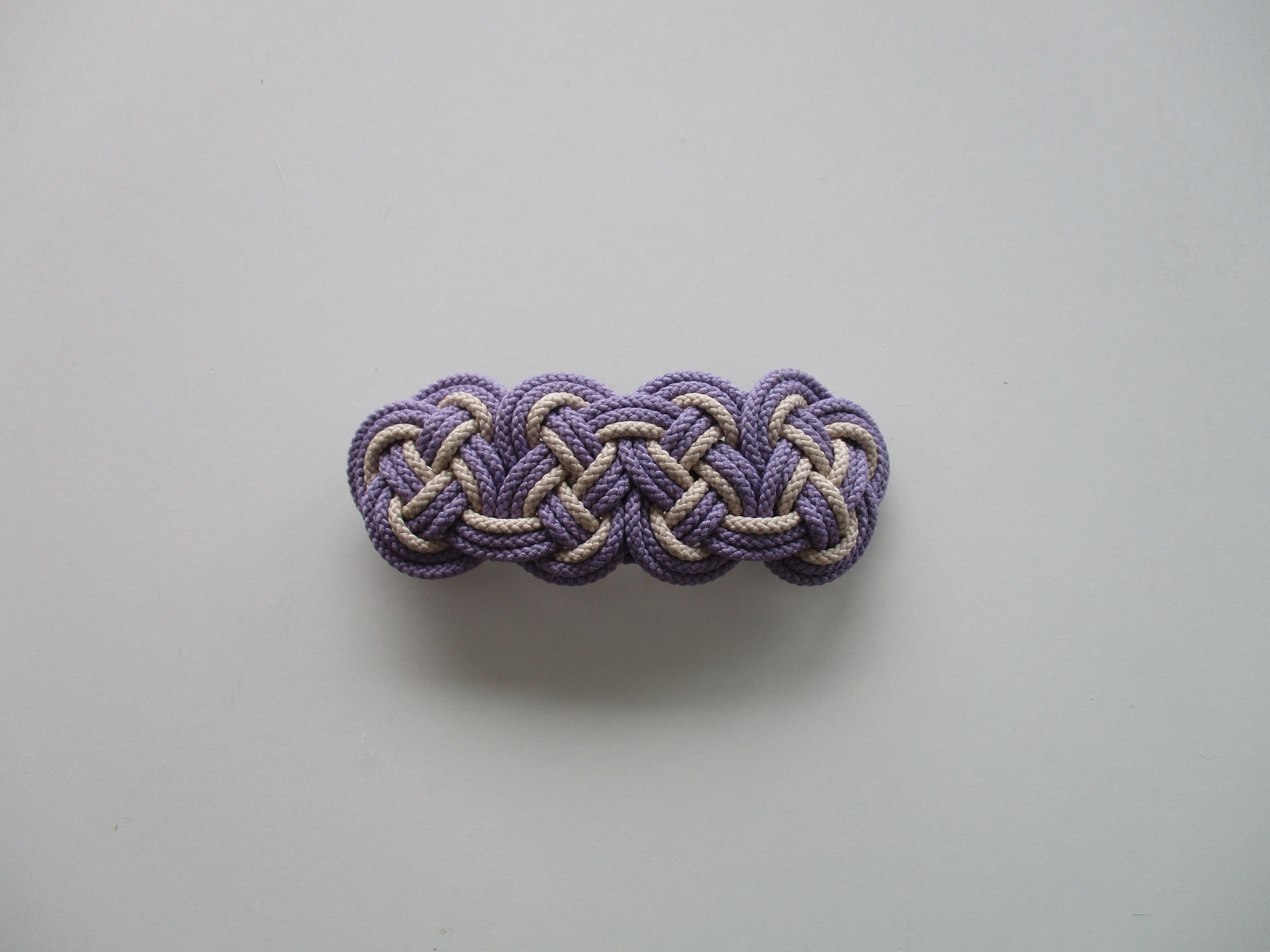 ひもで結んだバレッタ 薄紫 ピンクベージュ色 Iichi ハンドメイド クラフト作品 手仕事品の通販