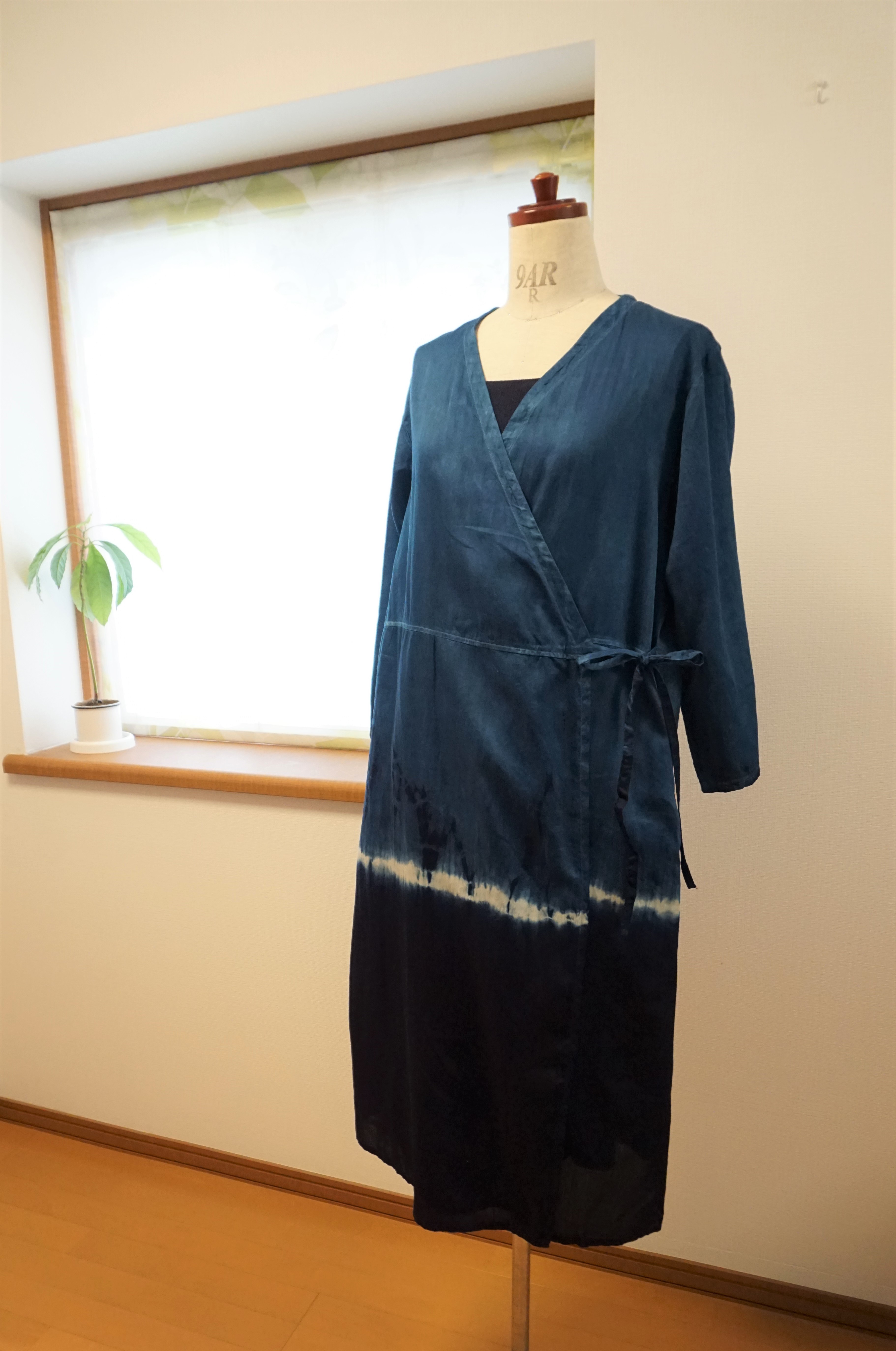 藍染 カシュクールワンピース 濃淡 Iichi ハンドメイド クラフト作品 手仕事品の通販