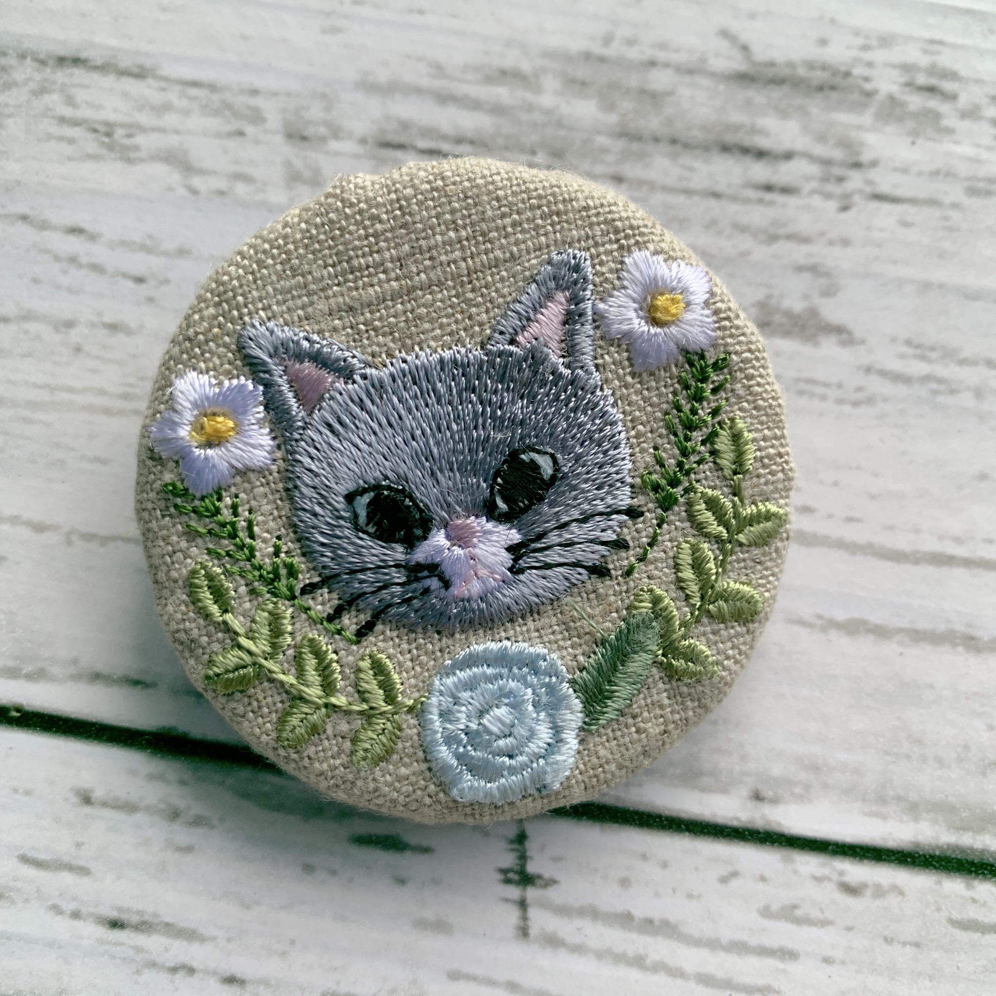 新作 大人気 猫の刺繍ブローチ アルファベットX aratake-dental.com