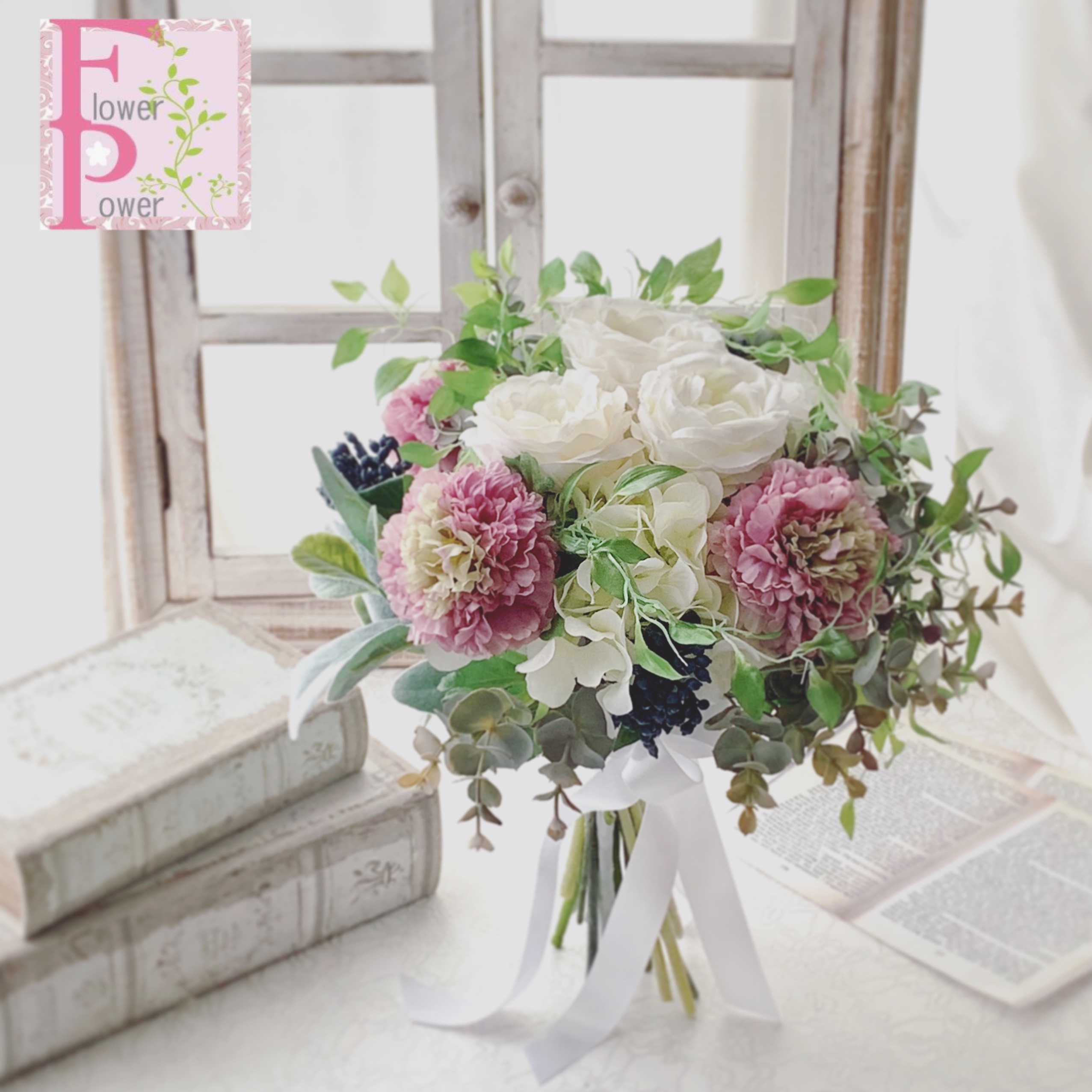 ラナンキュラスがたっぷりはいったナチュラルなクラッチブーケ Iichi ハンドメイド クラフト作品 手仕事品の通販