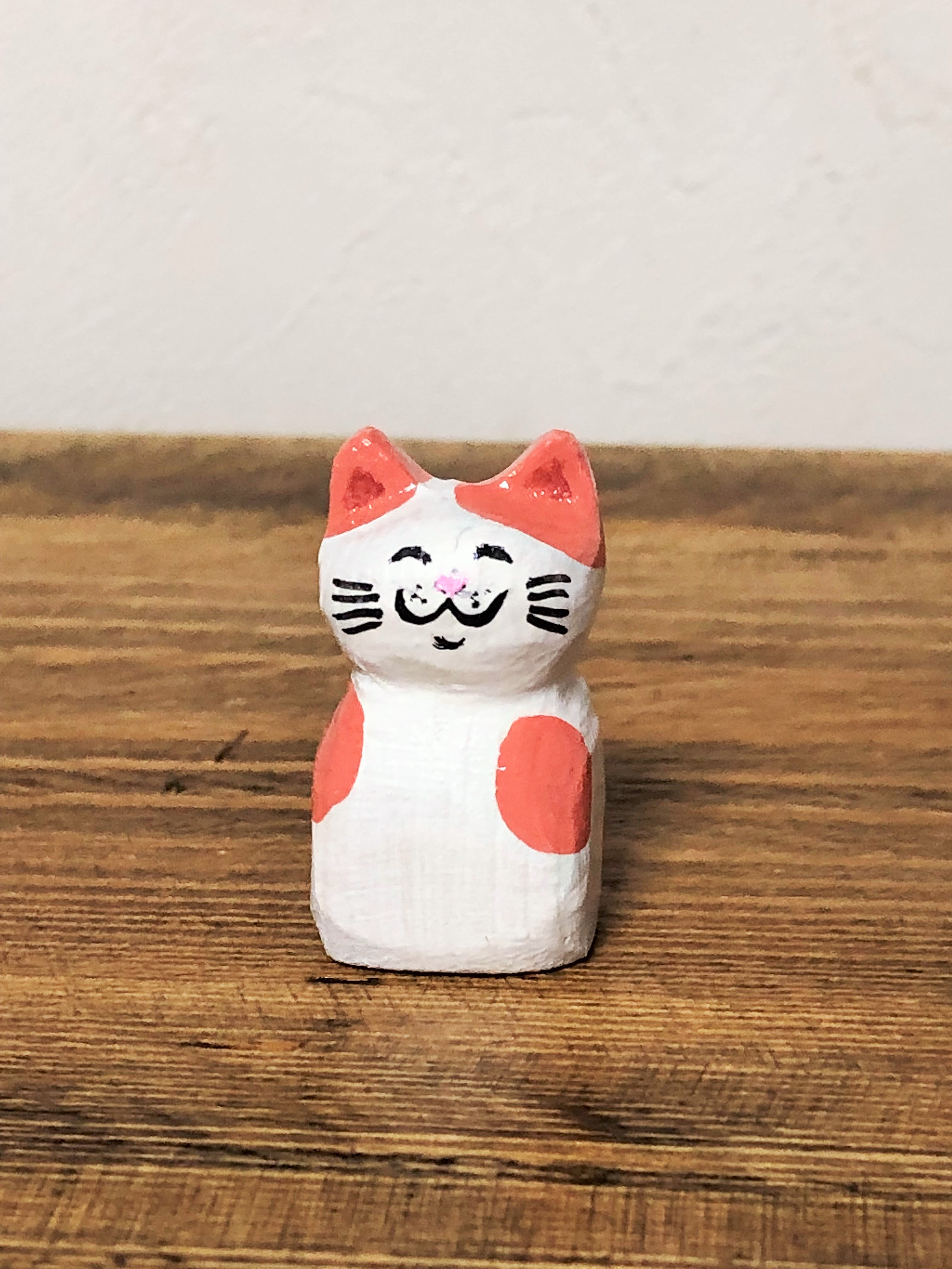 木彫り猫 小さなぶち猫 Iichi ハンドメイド クラフト作品 手仕事品の通販